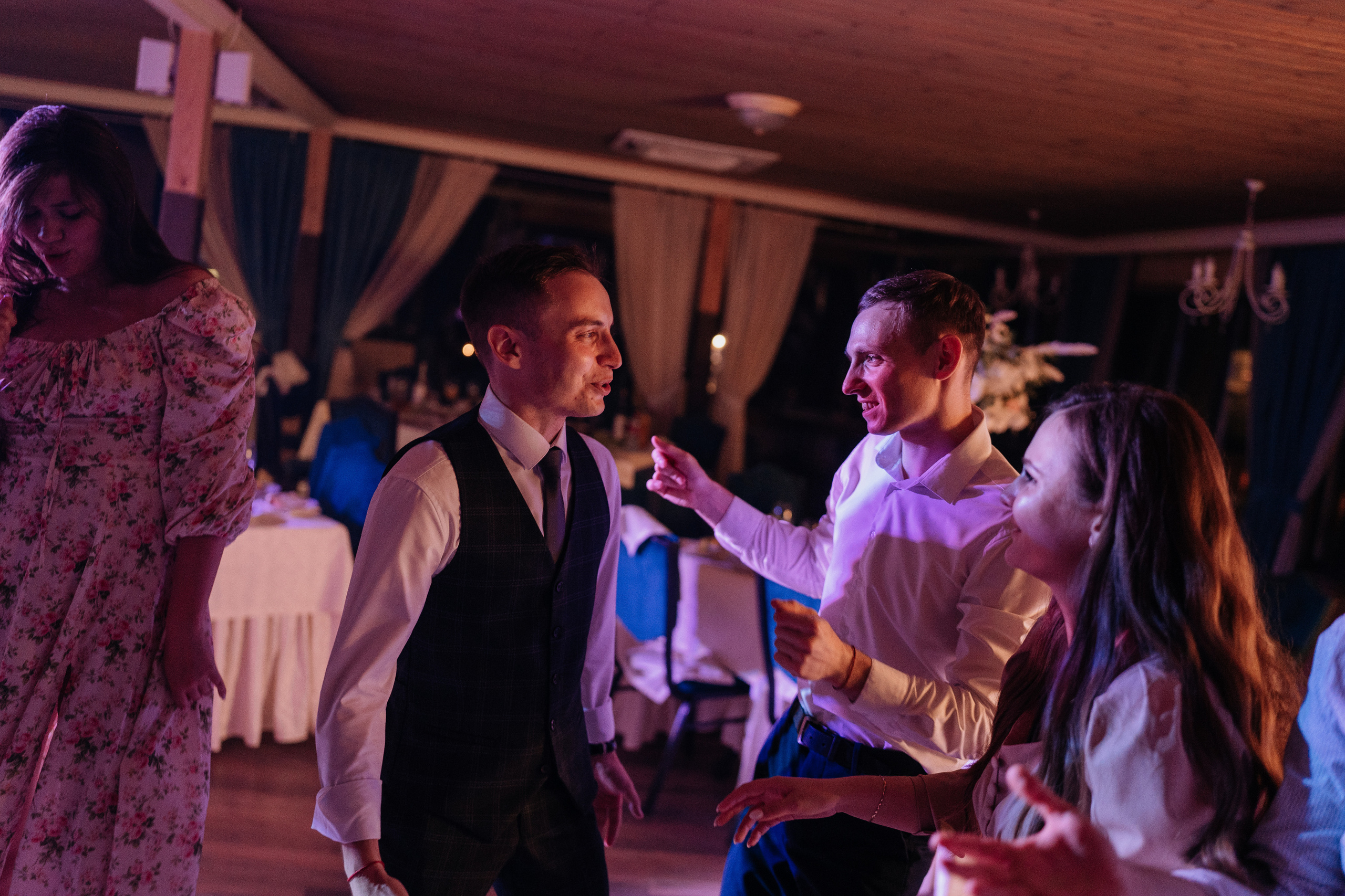 Владимир и Алина. Выездная регистрация. Ресторан. Фотограф Уфа Екатерина Пашина