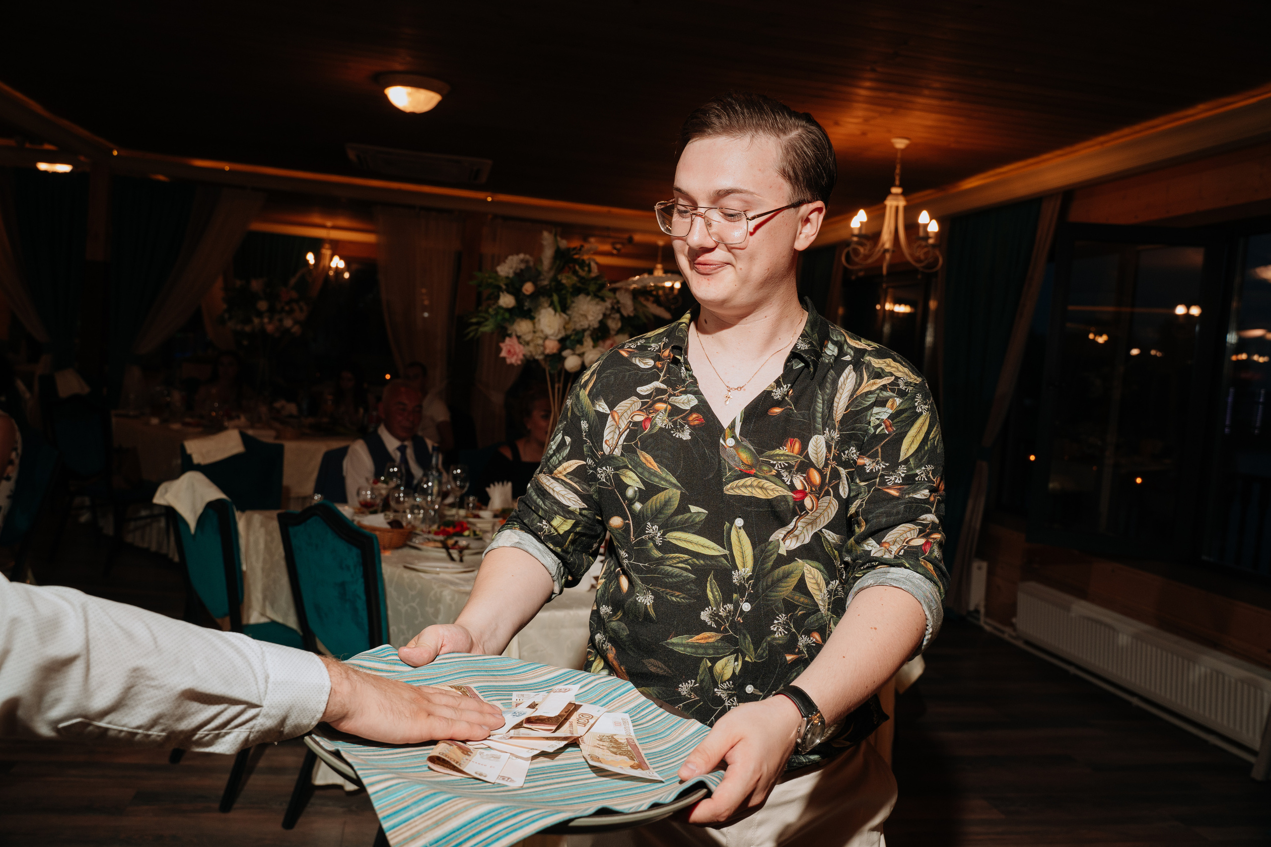 Владимир и Алина. Выездная регистрация. Ресторан. Фотограф Уфа Екатерина Пашина