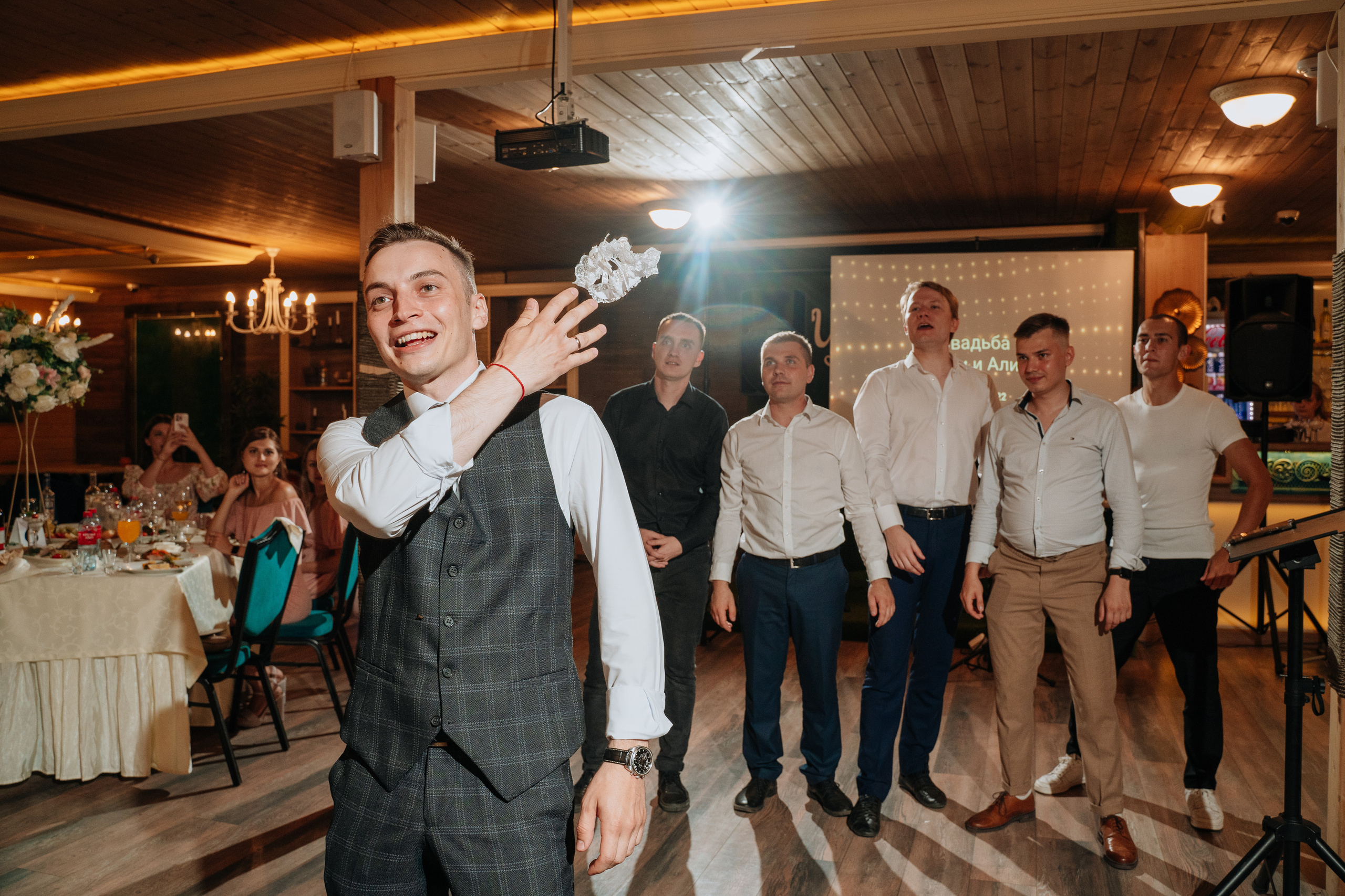 Владимир и Алина. Выездная регистрация. Ресторан. Фотограф Уфа Екатерина Пашина