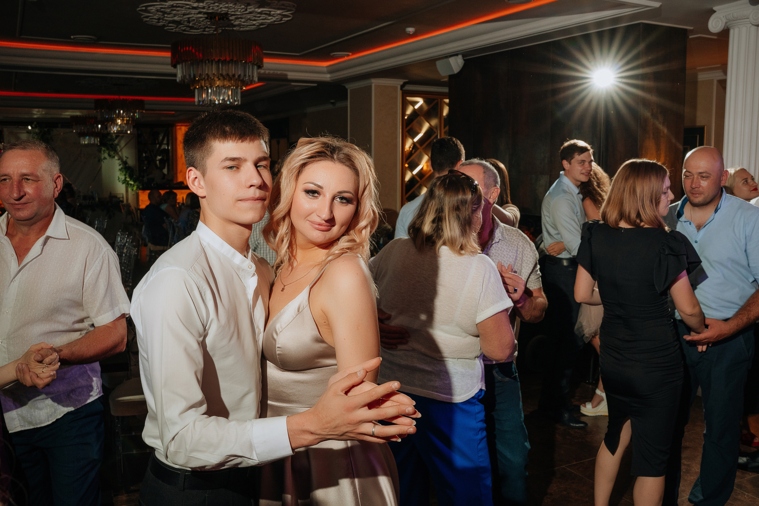 Дмитрий и Алёна. Ресторан. Фотограф Уфа Екатерина Пашина