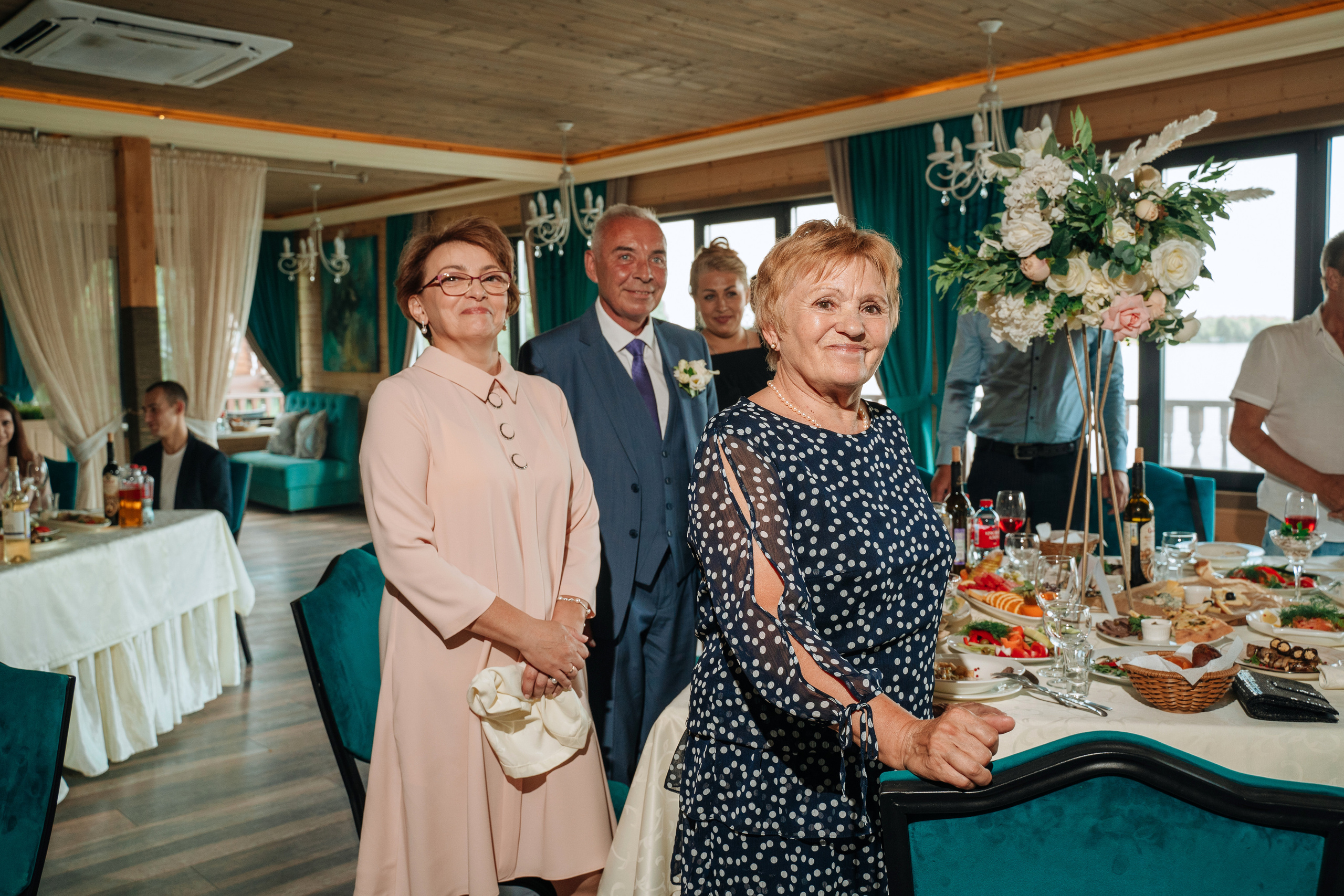 Владимир и Алина. Выездная регистрация. Ресторан. Фотограф Уфа Екатерина Пашина