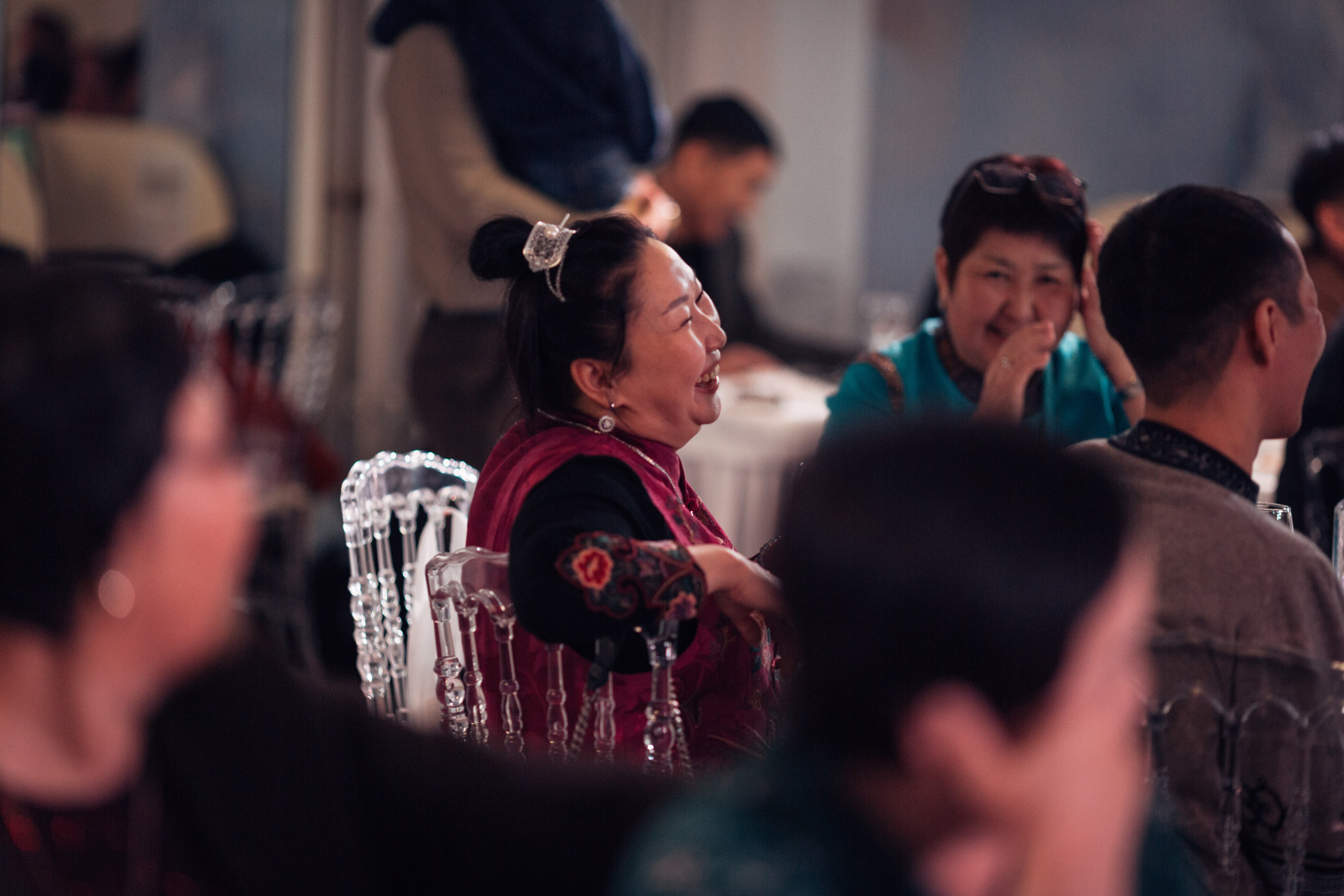 День рождения Любови в ресторане «Бурятия» — фотоотчёт праздника. Репортажный фотограф на дни рождения и юбилеи в Улан-Удэ — Алексей Раднаев