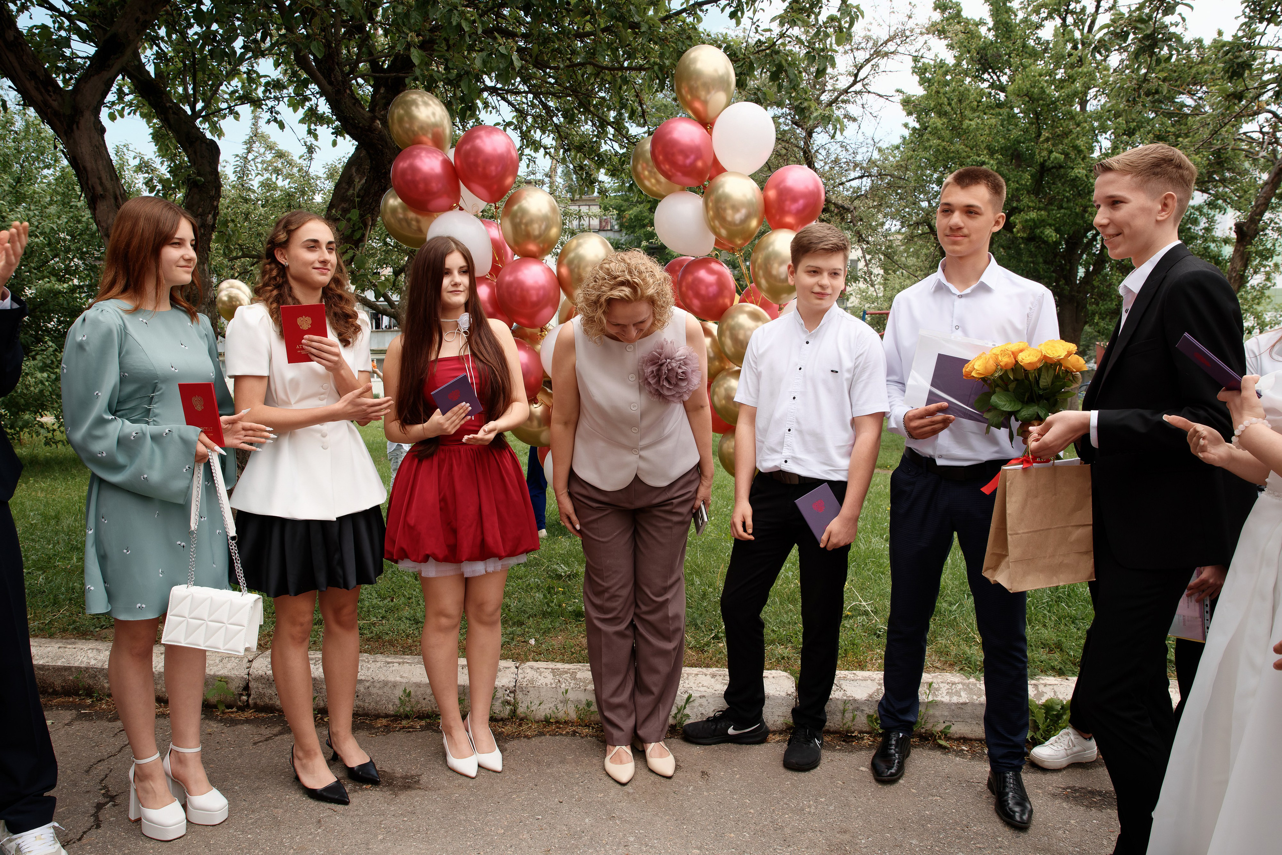 Вручение аттестатов Школа № 57. Семейный фотограф — Макс Белогрудов