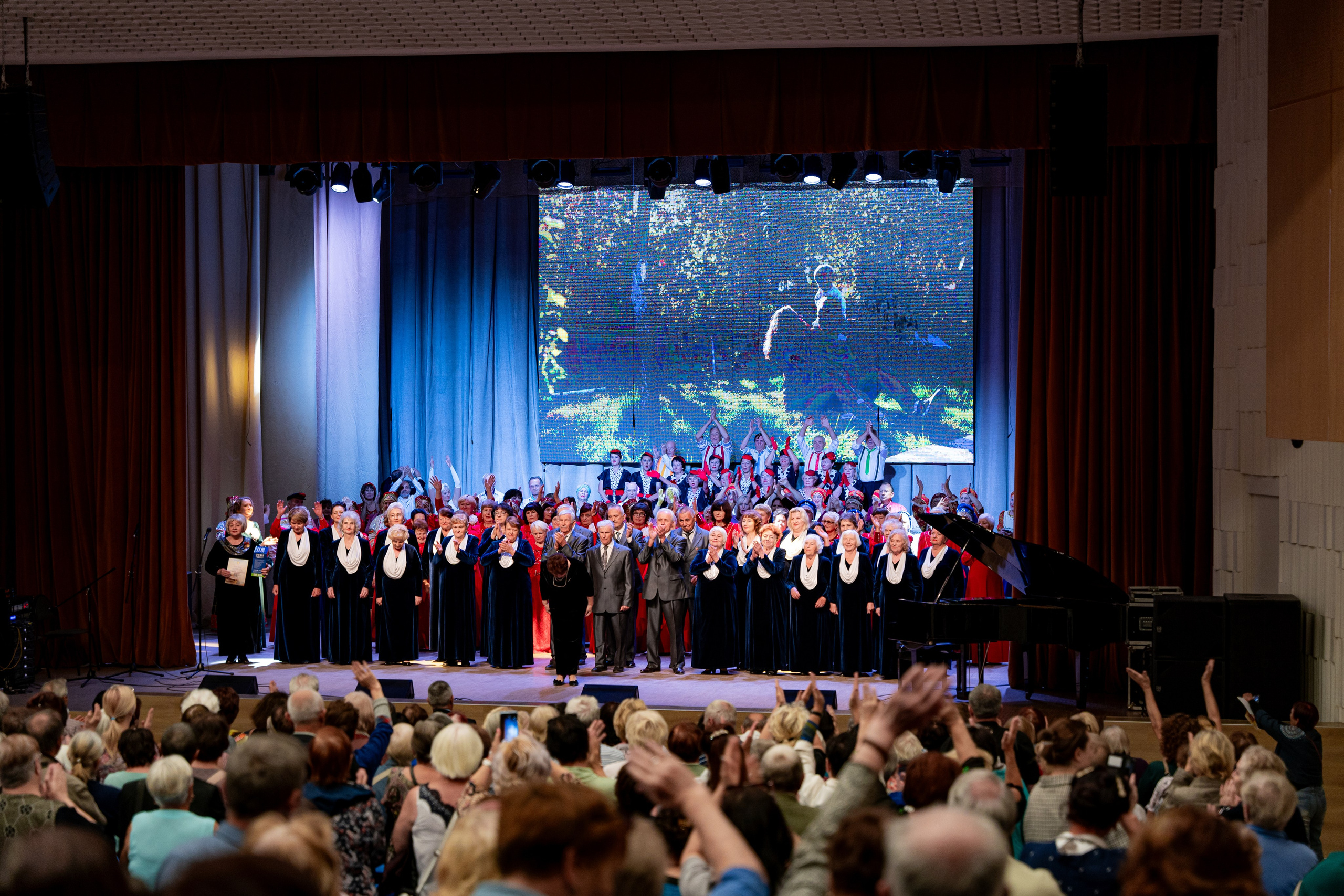 Городской фестиваль творчества ветеранов «Мудрость поколений говорит» 2024. Портретный и репортажный фотограф в Воронеже: Анастасия Пузикова