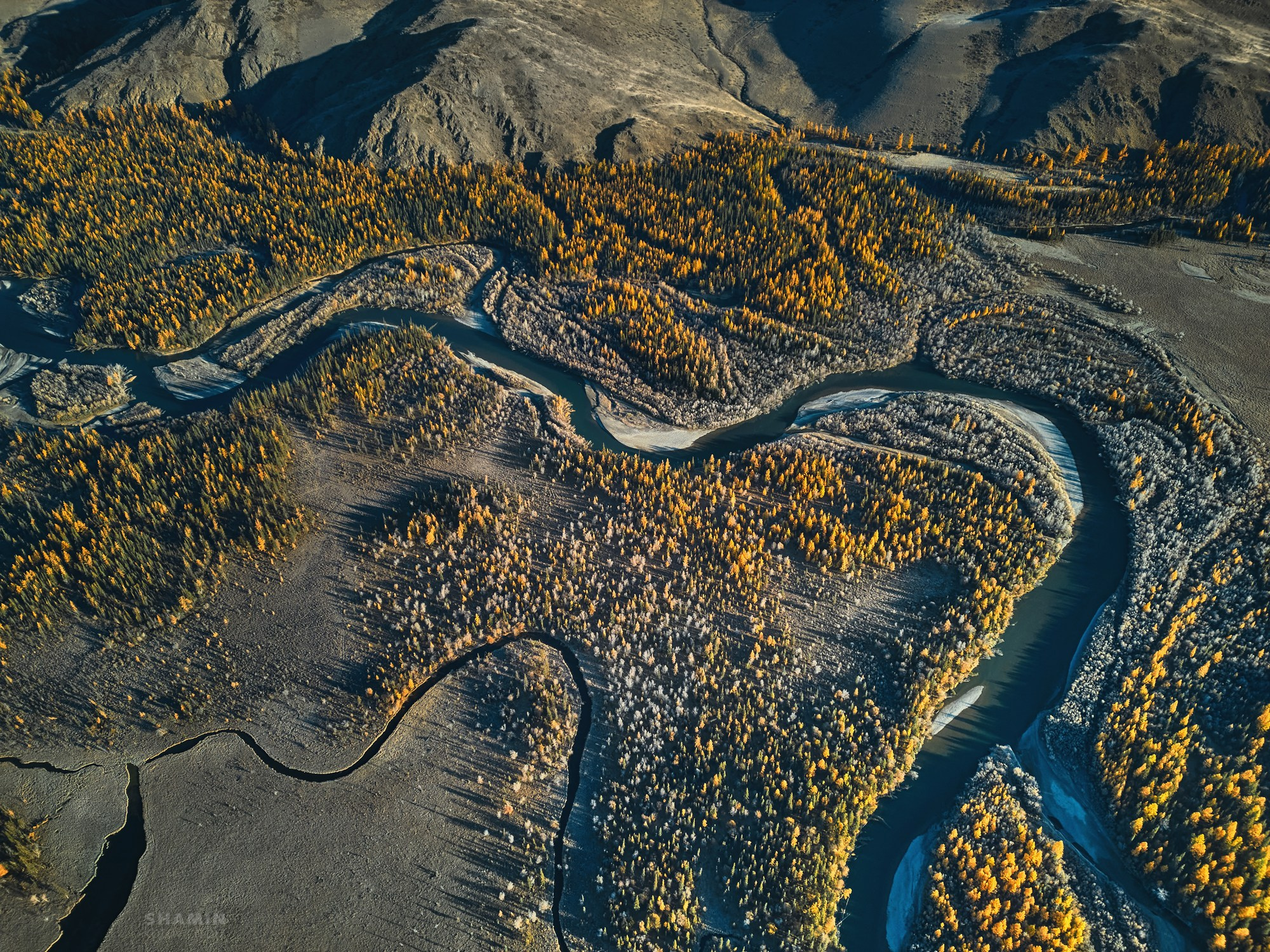 Алтай — пейзажная фотография Константина Шамина. Горы, реки и долины Алтая, природный свет, аэрофотосъёмка и классические пейзажи России.