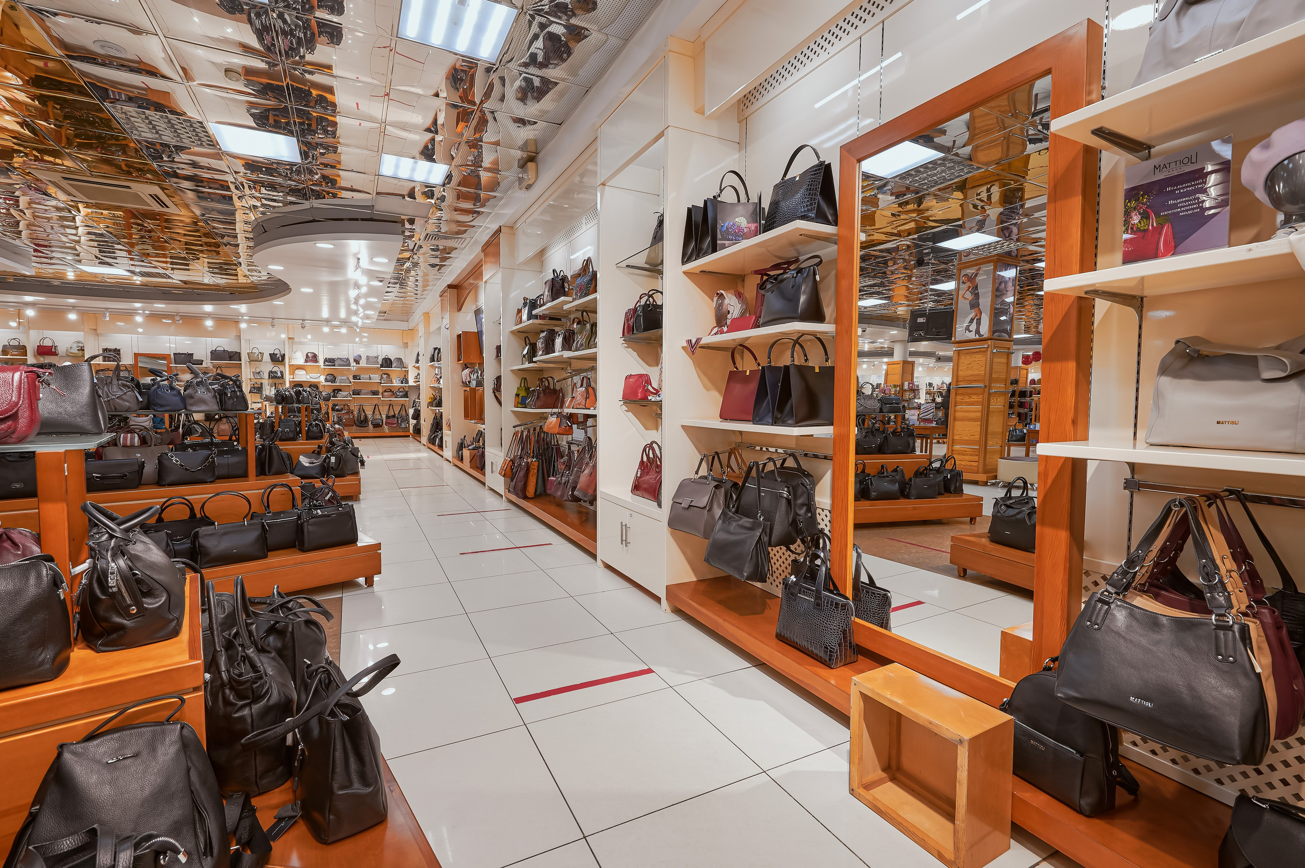 Портфолио по интерьерной и экстерьерной фотосъёмки: Мир Сумок — Правый берег. Фотограф Яковлев Роман — Красноярск