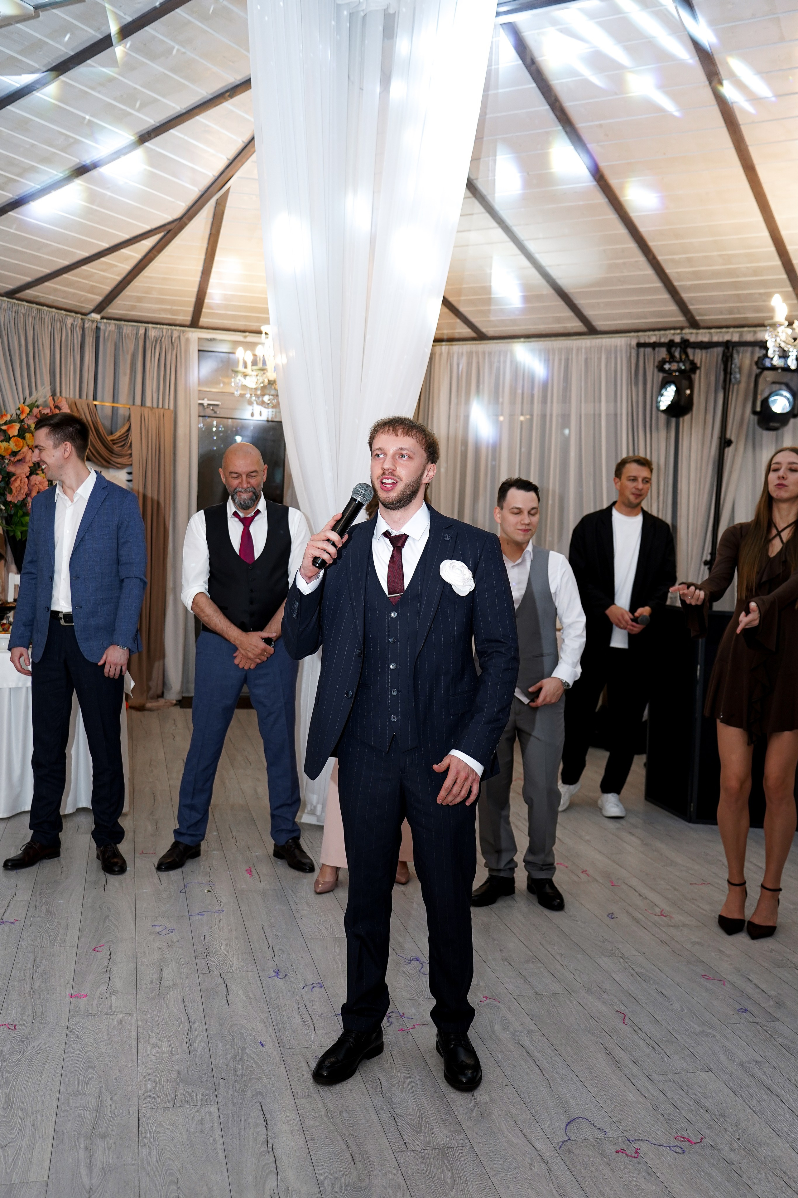 Свадебный банкет в беседке. Свадебный фотограф в Ростове-на-Дону. Таинство Крещения и Венчания, семейные фотосессии. Алёна Чёботова