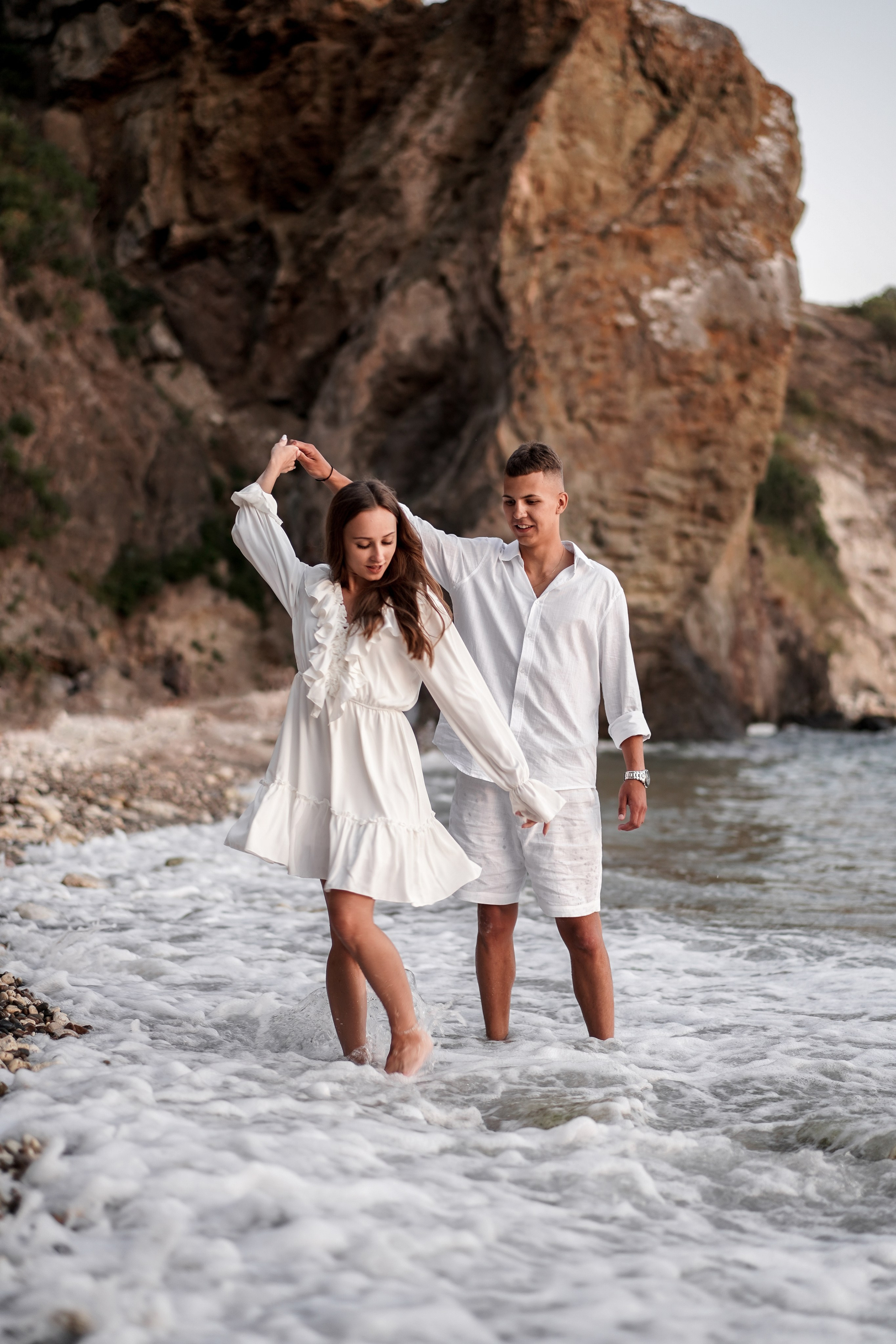 Матвей и Софья на фотосессии дикого пляжа Грот Дианы в Крыму. Свадебный фотограф в Ростове-на-Дону. Таинство Крещения и Венчания, семейные фотосессии. Алёна Чёботова