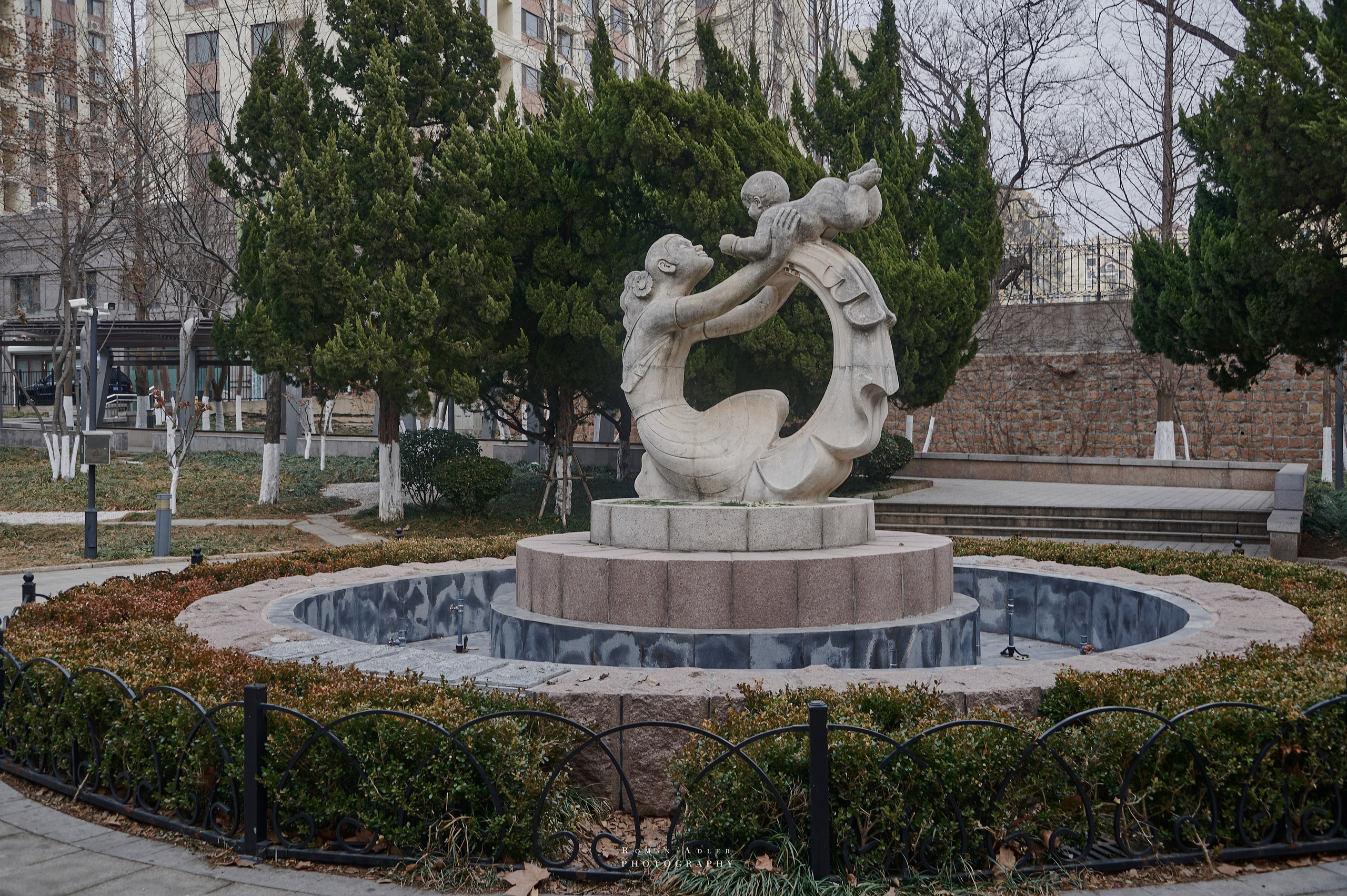 Фонтан в Циндао. Парки и памятники Циндао. Китай. Фотограф Роман Адлер