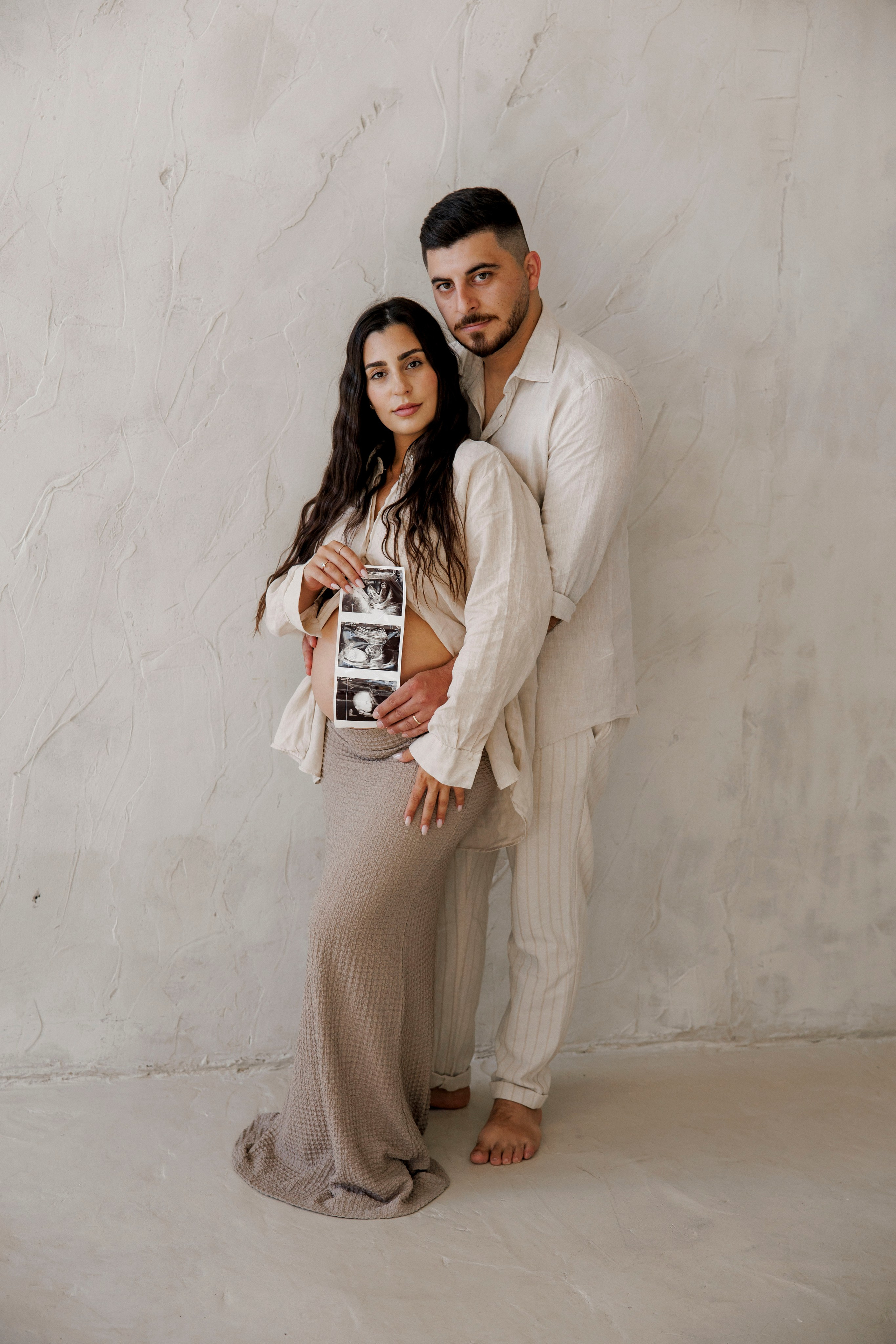 Pregnancy photoshoot inside the Grey Studio. Главная