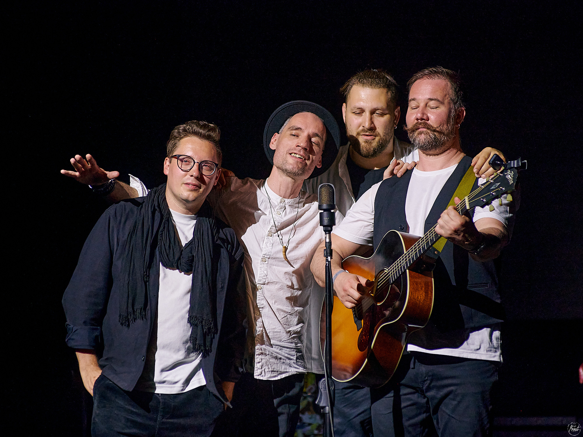 Необарды: Ромарио, Павел Пиковский, Василий Уриевский, Павел Фахртдинов. Фотографии отовсюду и обо всем