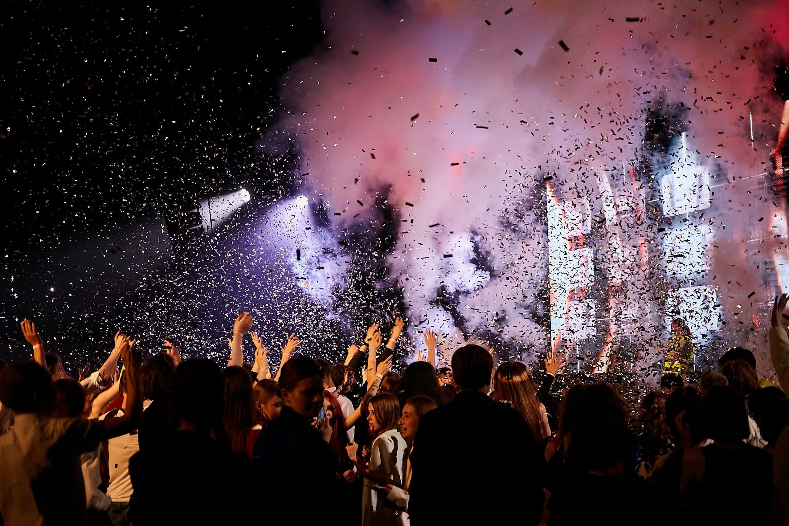 Выпускной 2024 концертный зал Академия ВТБ. Фотограф и Видеограф в Москве. Олег Корушев