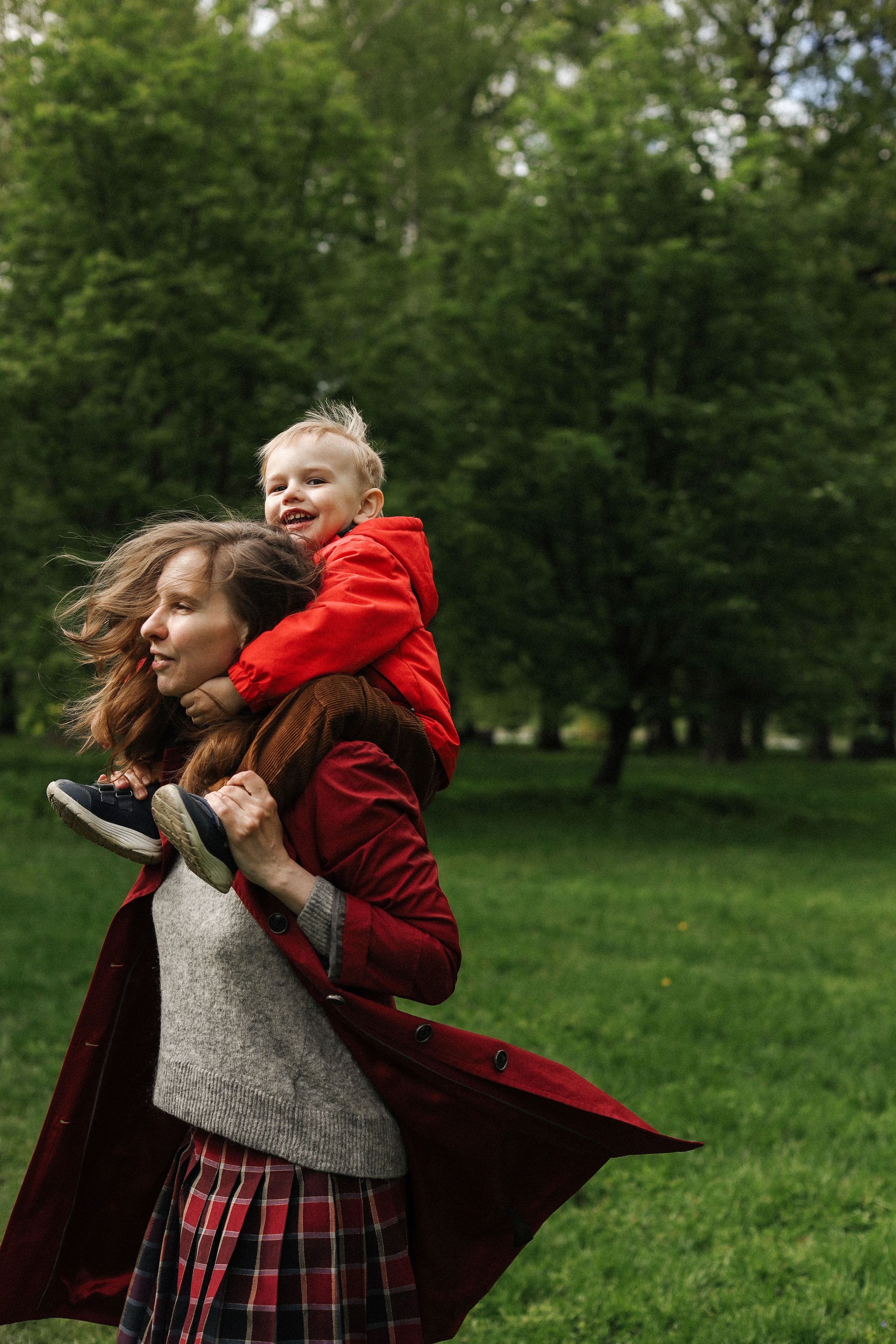 Прогулка мамы с сыновьями. Семейный и lovestory фотограф в Москве Светлана Коняхина