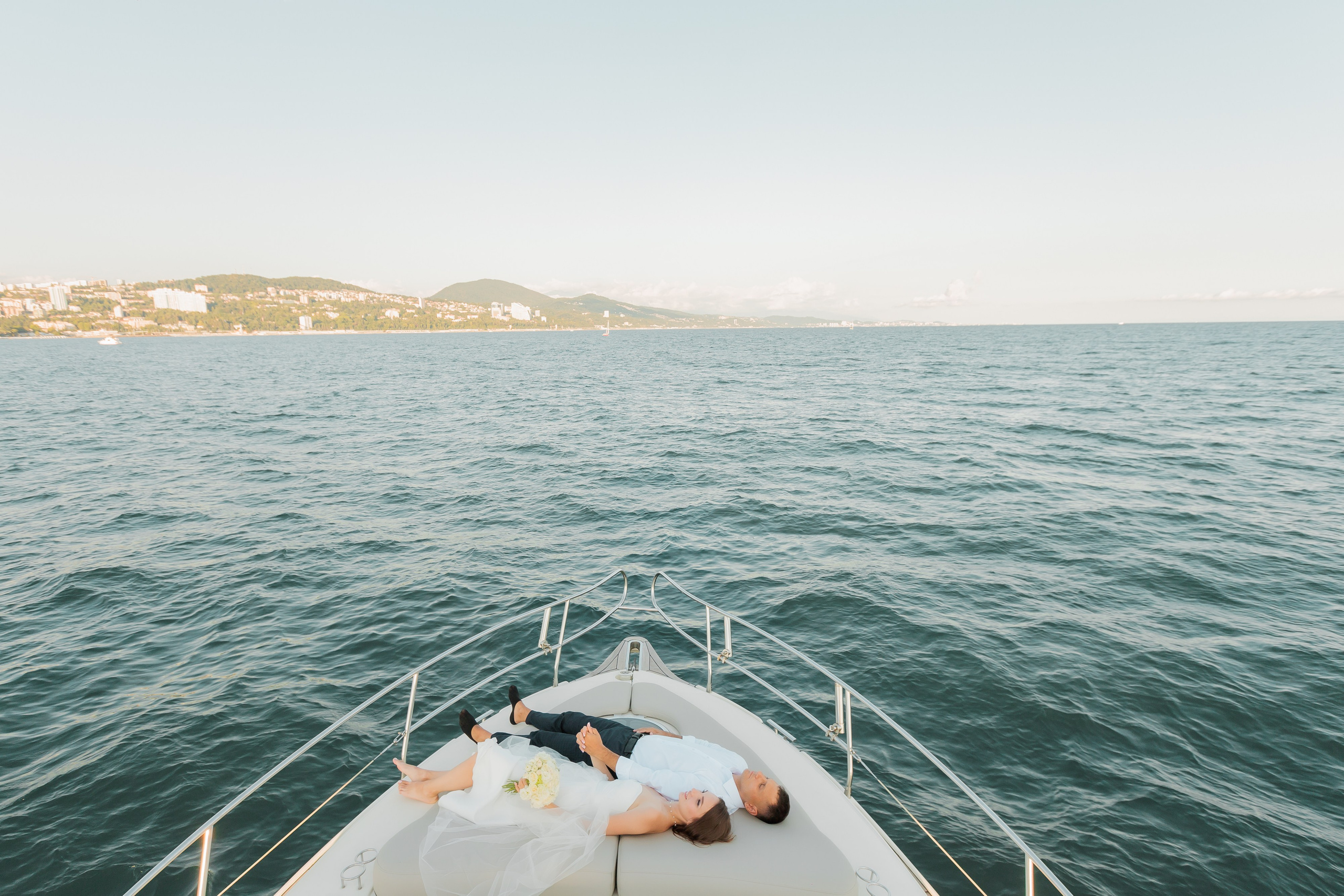 Роскошная фотосессия в Сочи на яхте. Свадебный фотограф в Абхазии, Сухум, Гагра, Сочи