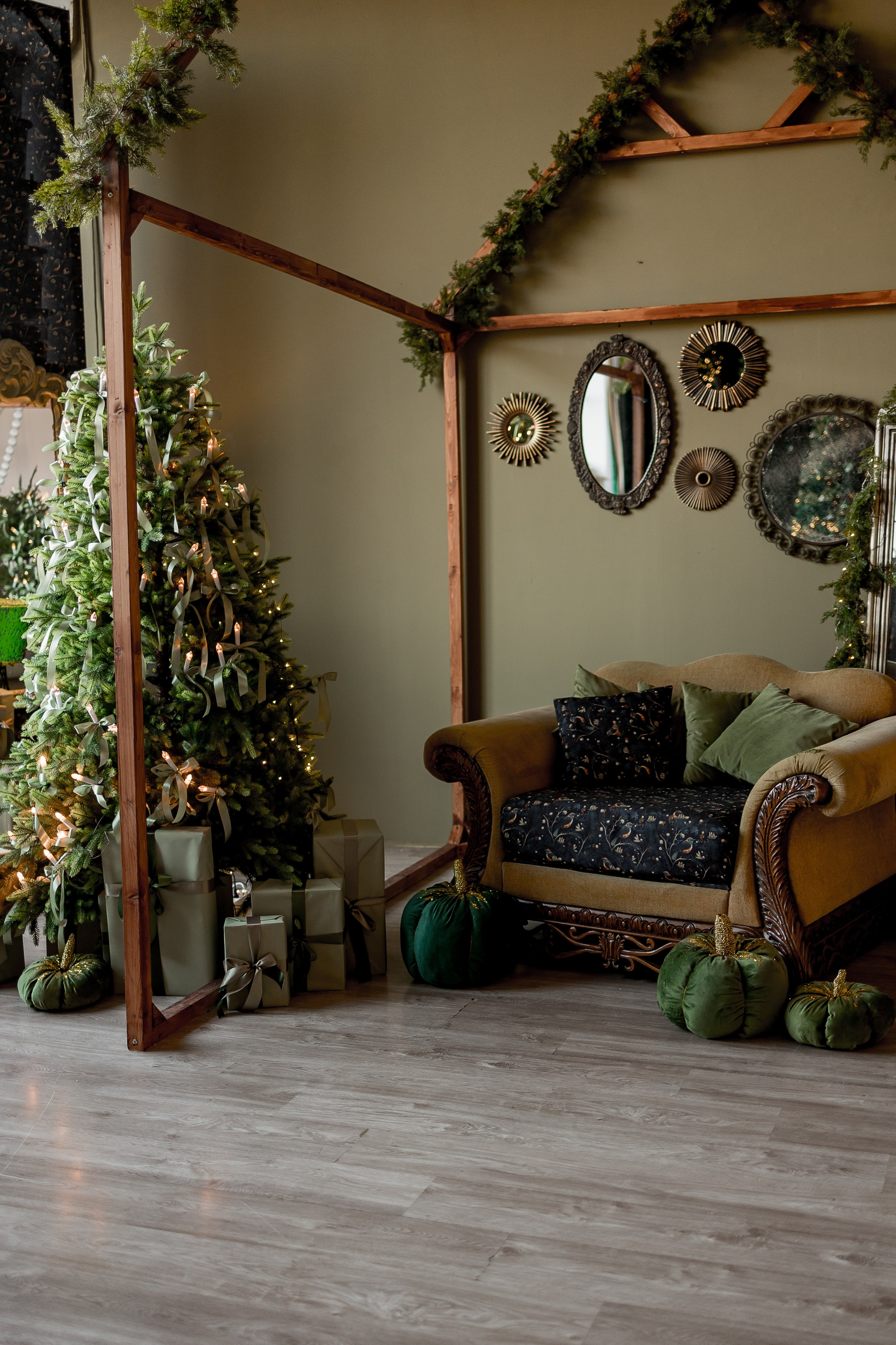 Большой (СЕМЕЙНЫЙ) зал. Фотостудия ЭМБЕР город Артём