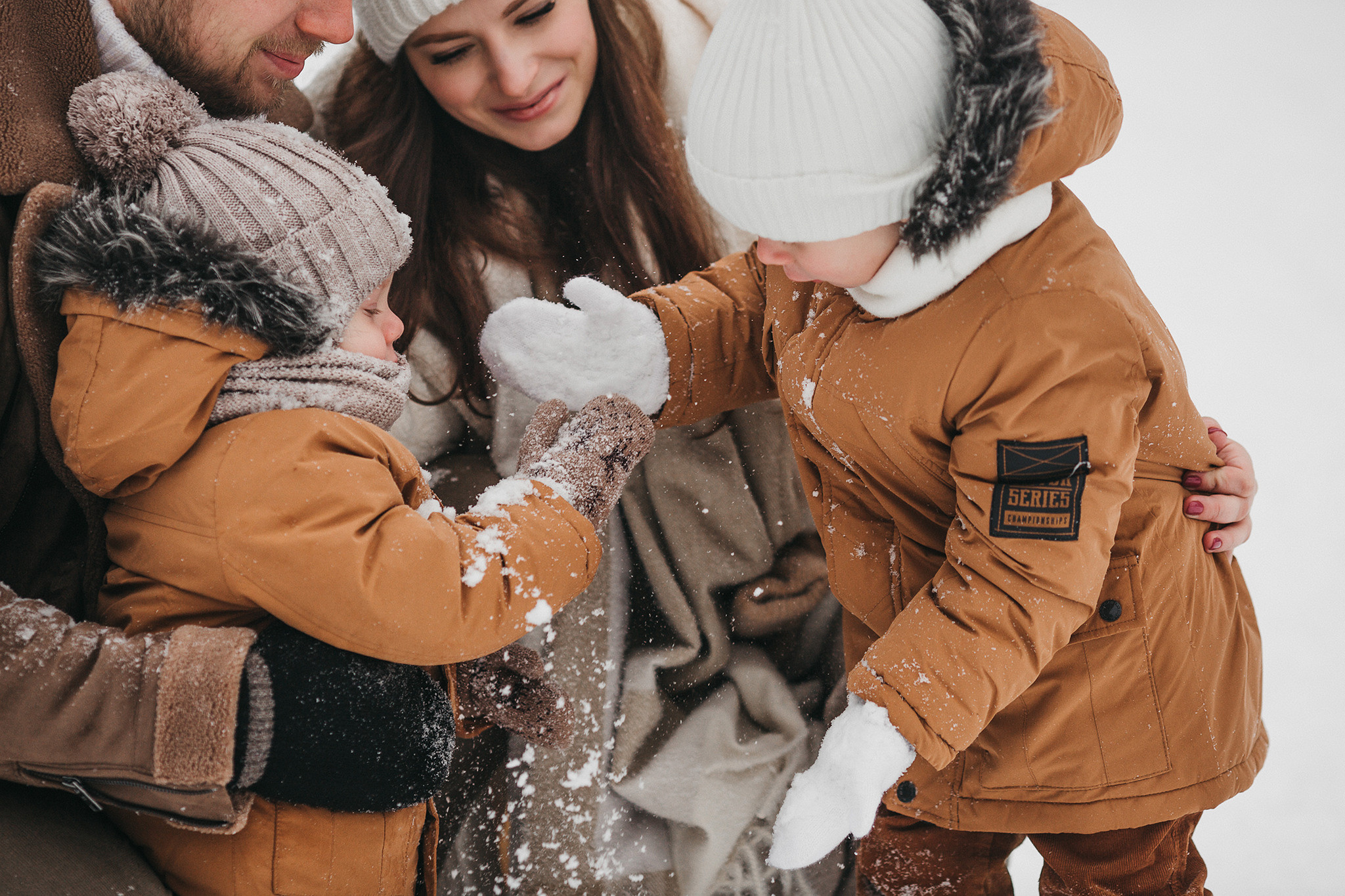 Ира, Женя, Мирон, Платон в зимнем лесу. Семейный фотограф в Москве Марина Петра