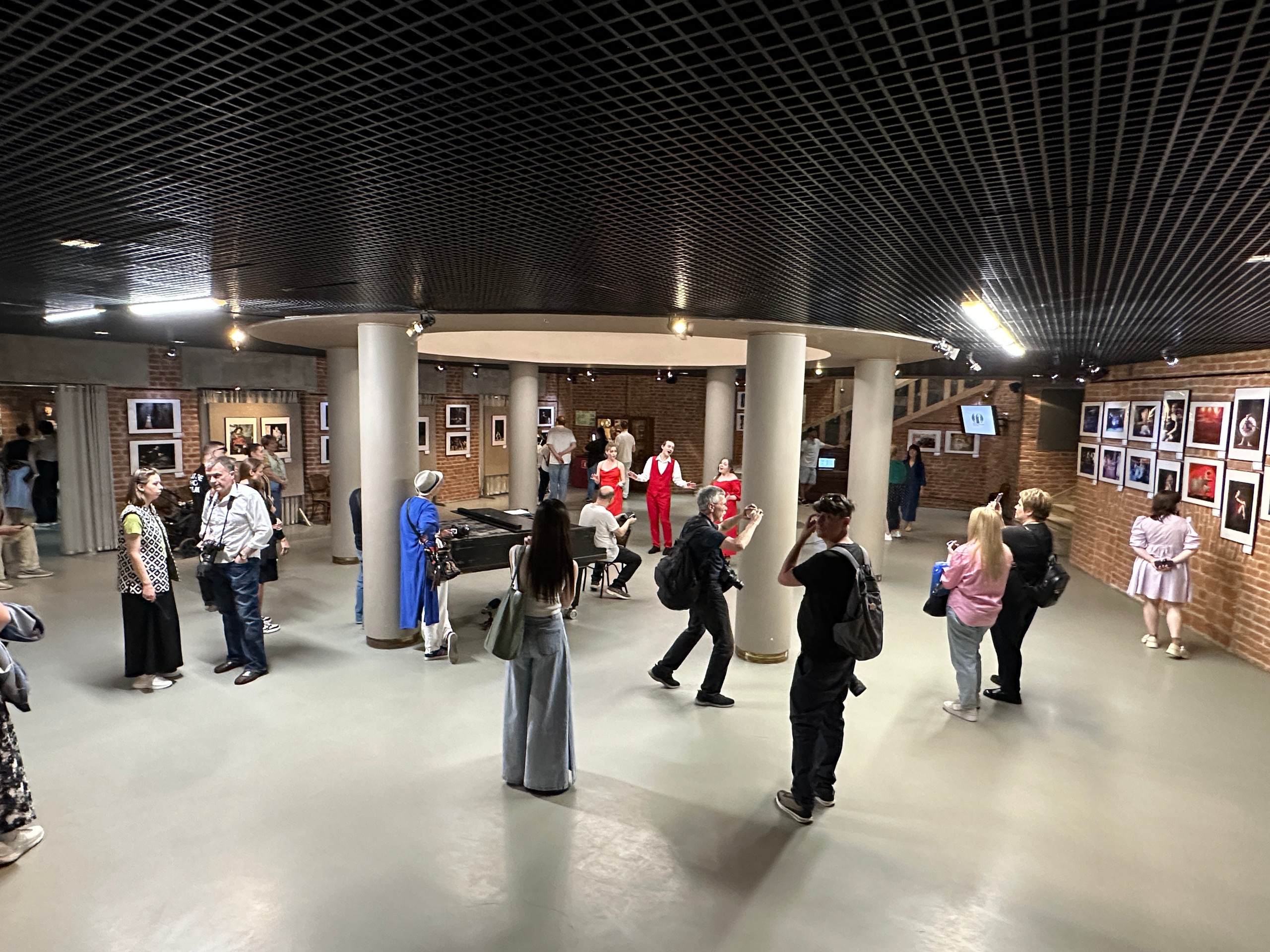 МОЛОДОЙ ТЕАТР. Reportage, architectural, fine art photographer Lena Melnikova in Moscow