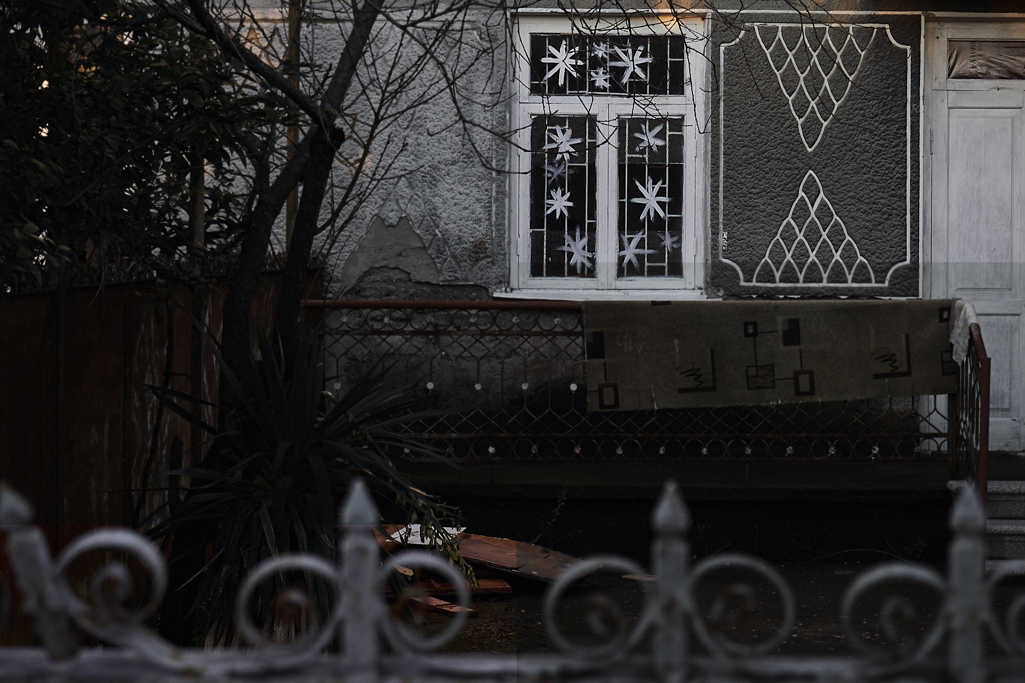 Стена дома. Пригород Сухуми.