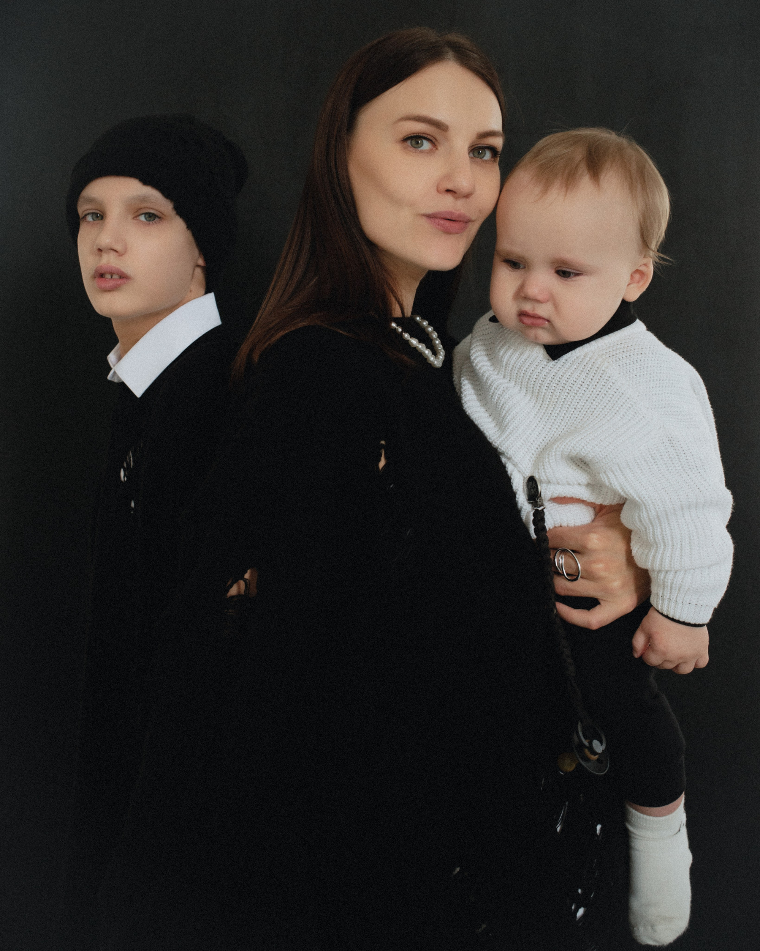 Кристина и сыновья. Фотограф в Москве и Сургуте Алла Лесовая. Снимаю каталог для брендов и индивидуальные портреты для людей