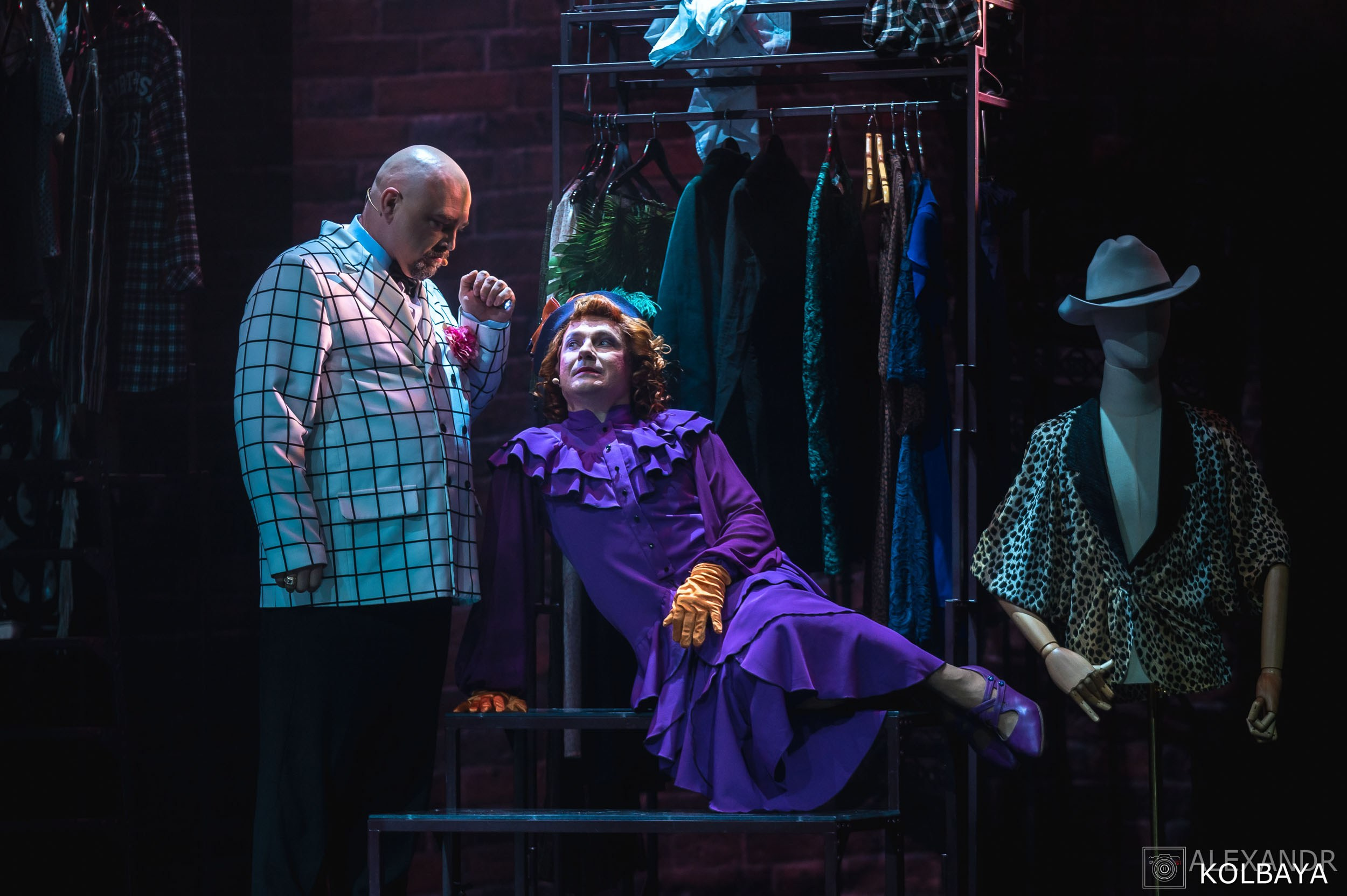 Фотографии со спектакля «Привет, я тетя Чарли». Концертный и театральный репортажный фотограф в Москве Александр Колбая