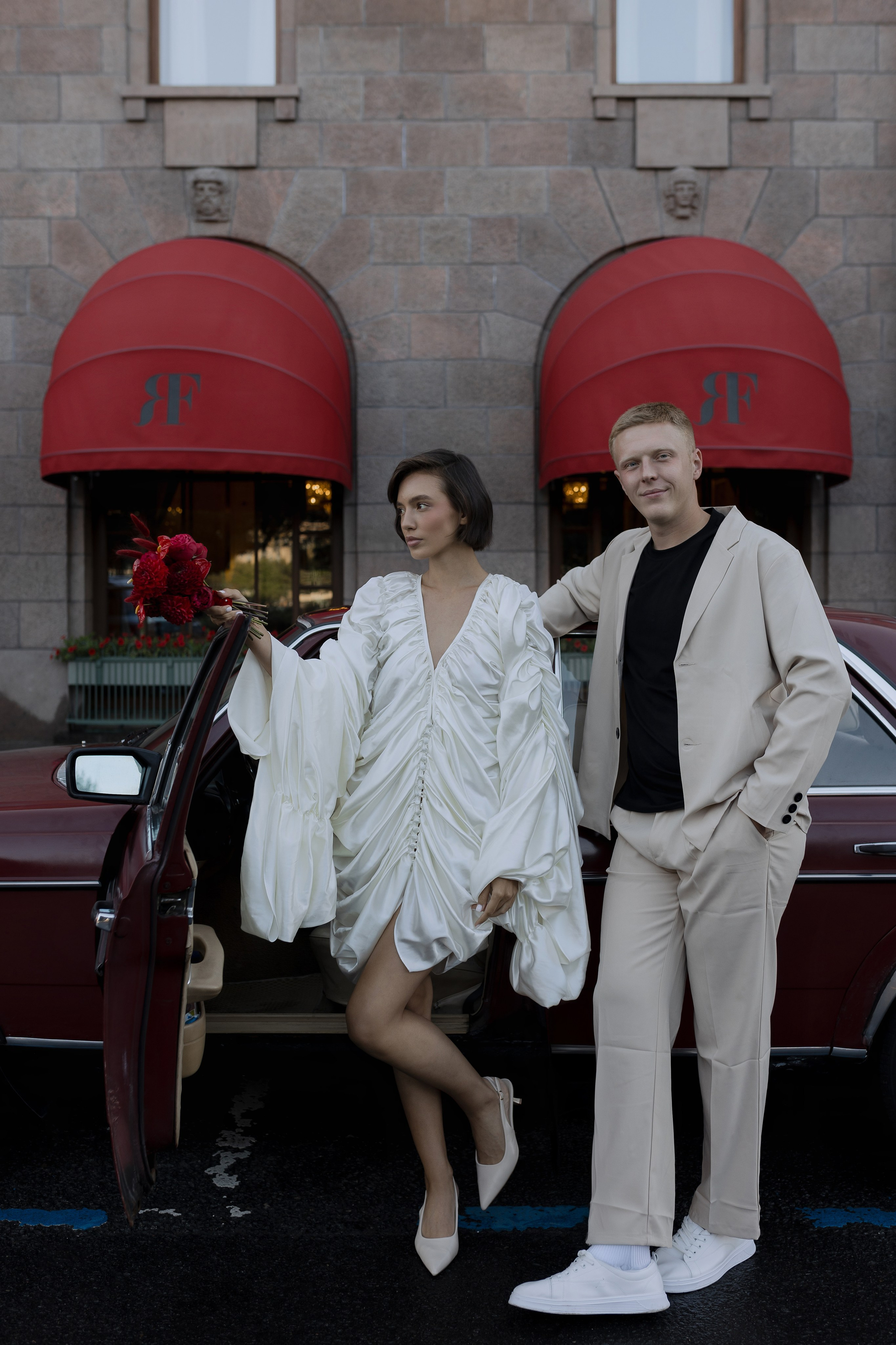 Ретро в алом. Свадебный фотограф