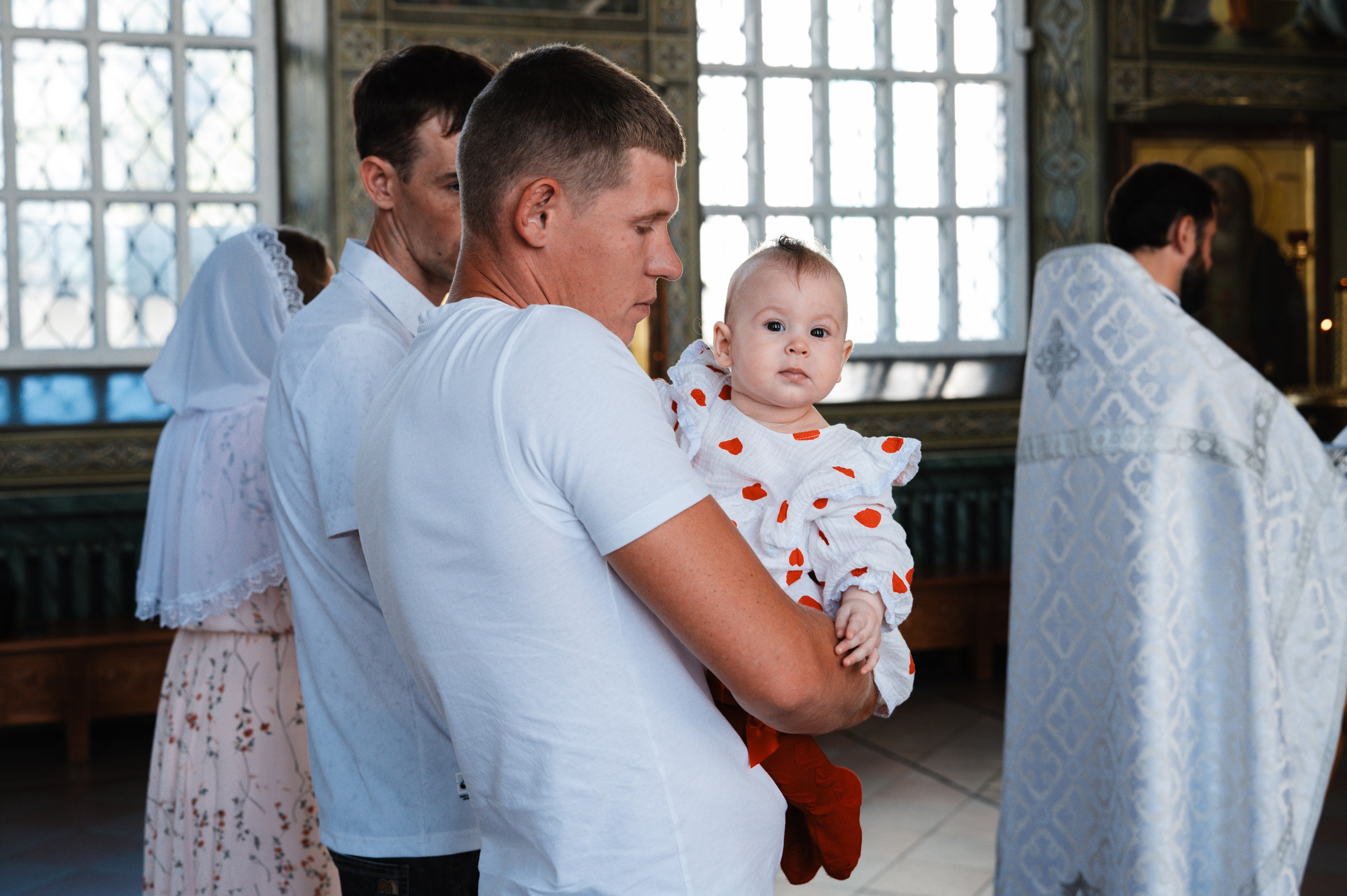 Таинство Крещения Дарьи (Храм Преполовения Пятидесятницы). Фотограф Ярута Оксана / Ростов-на-Дону
