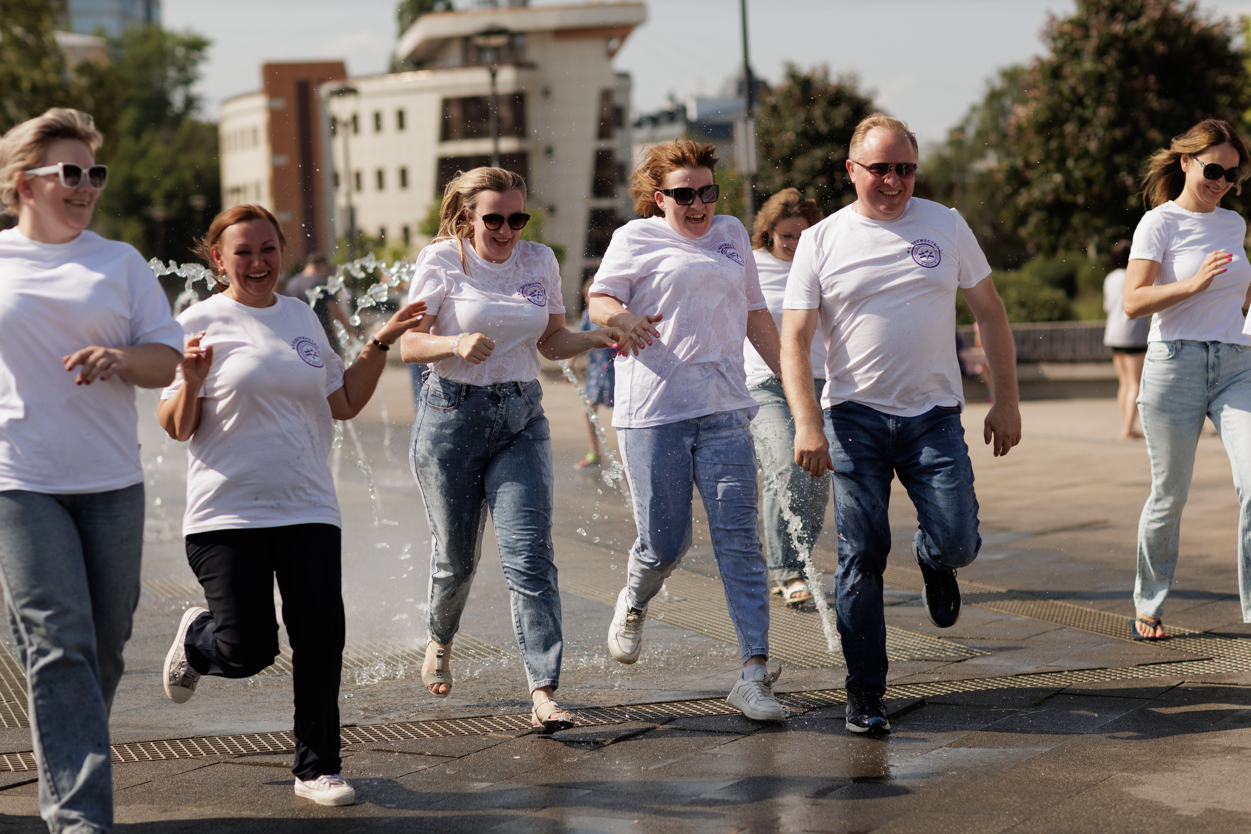 Репортажные фото съёмки клипа от родителей выпускникам. Свадебный фотограф в Воронеже Александр Работкин