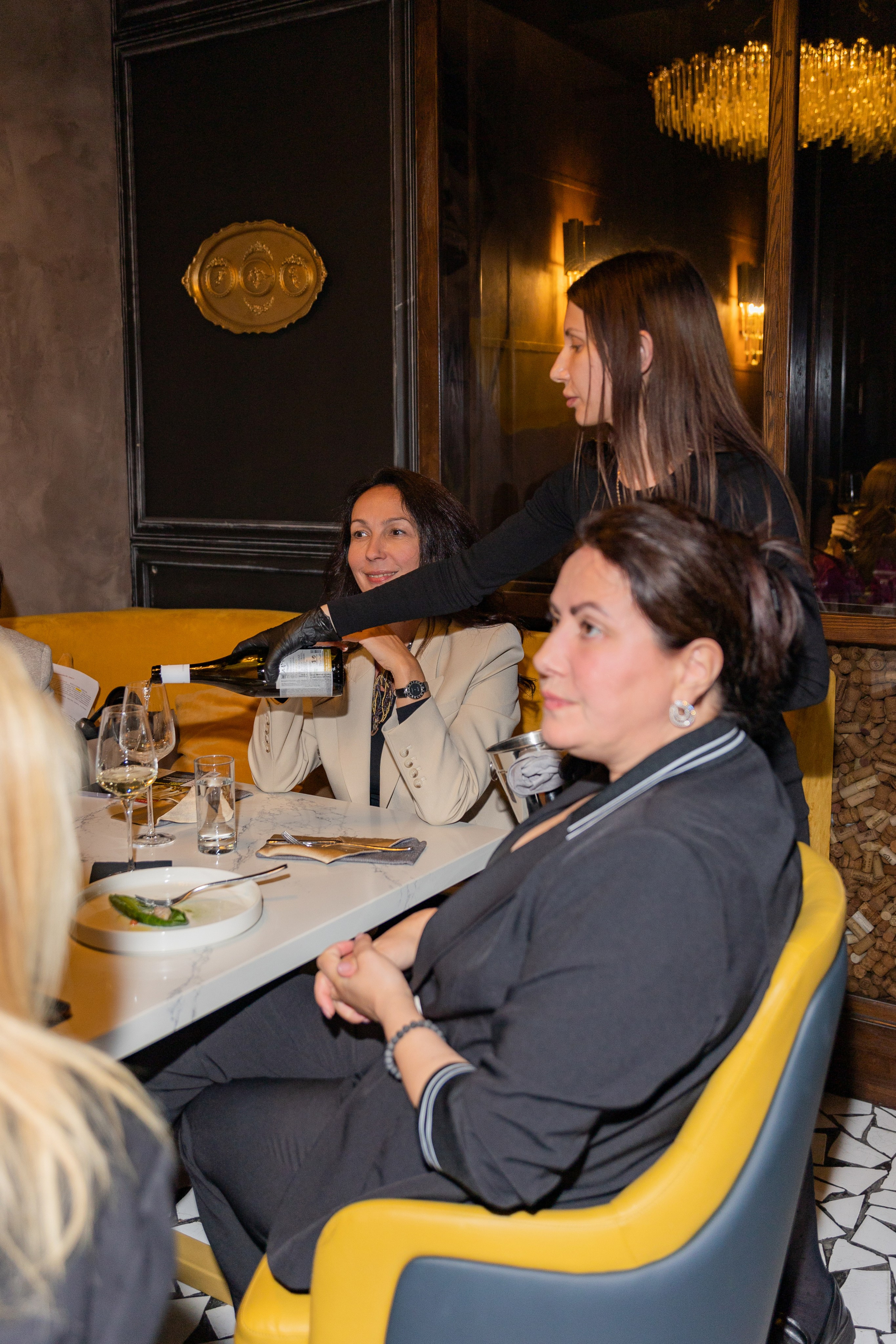 Дигустация вина от магазина Дилан в ресторане Кантина. Выпускные альбомы во Владивостоке