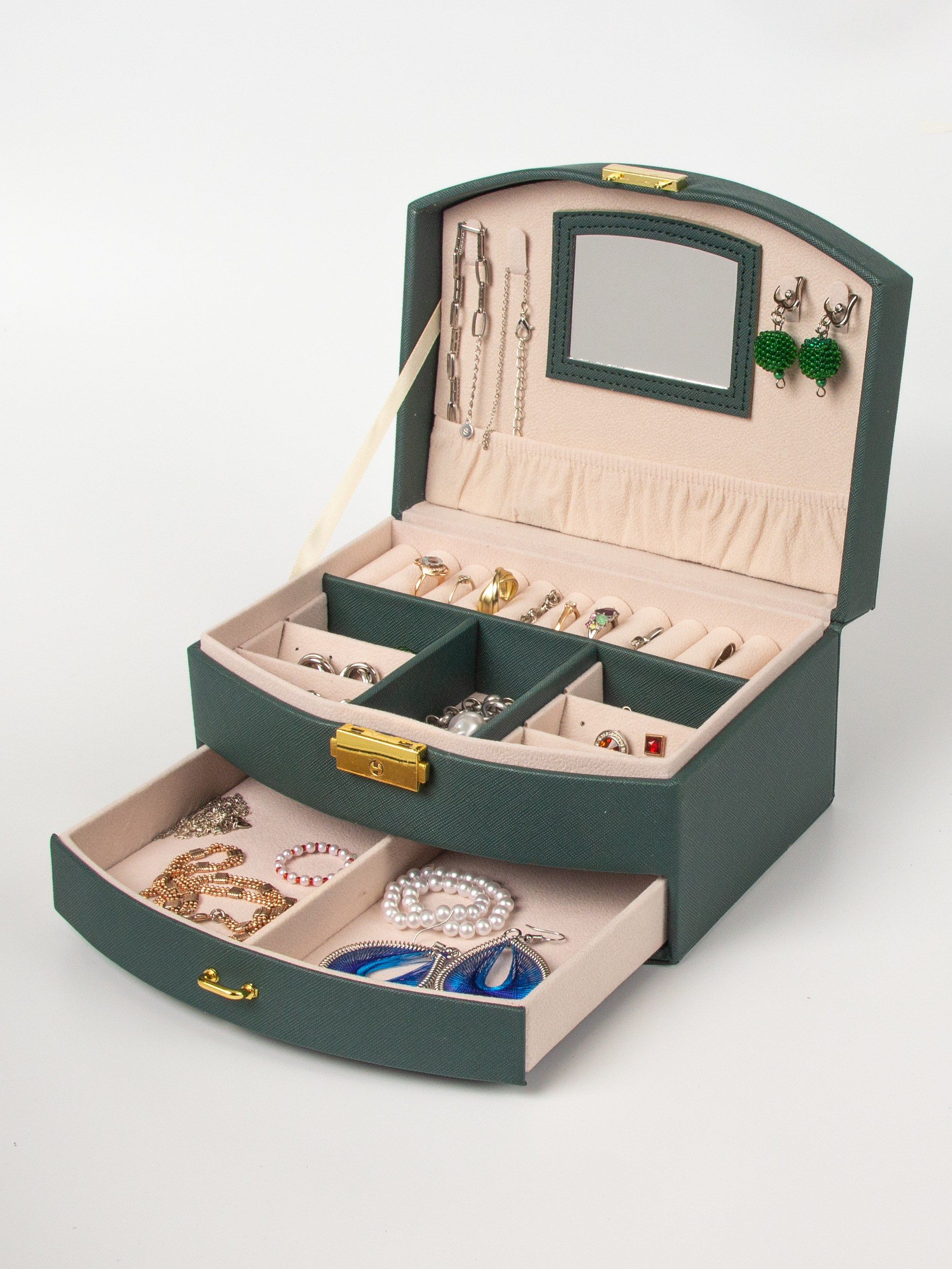 Шкатулка на белом. Александр Стряпунин — предметный фотограф в Улан-Удэ