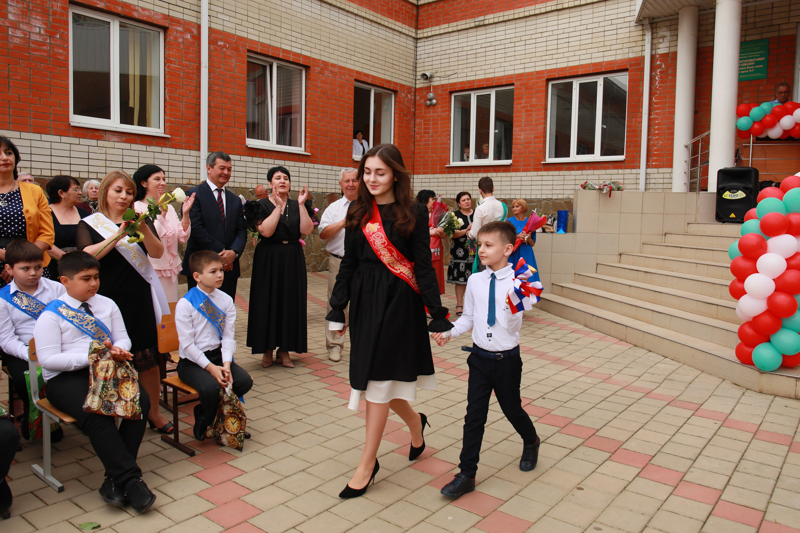 Последний звонок (Школа 2). Детский семейный фотограф Краснодар