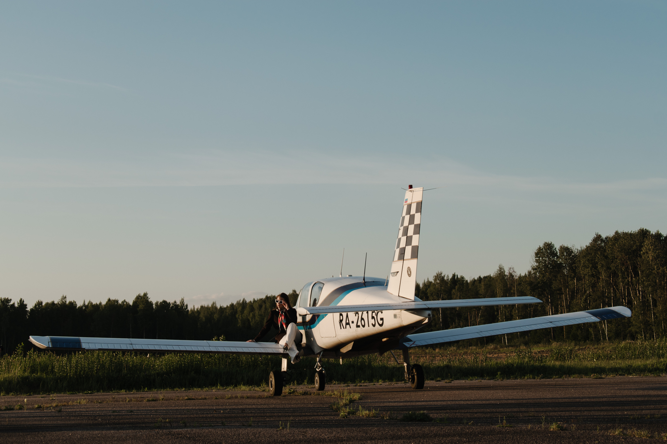 НЕБО, САМОЛЕТ, ДЕВУШКА. Индивидуальный фотограф в Санкт-Петербурге Надежда Волобуева