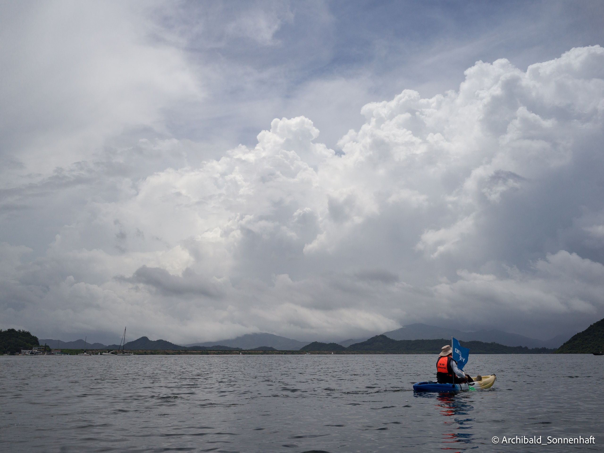 Kayaking. Photographer in Guangzhou, China. Archibald Sonnenhaft