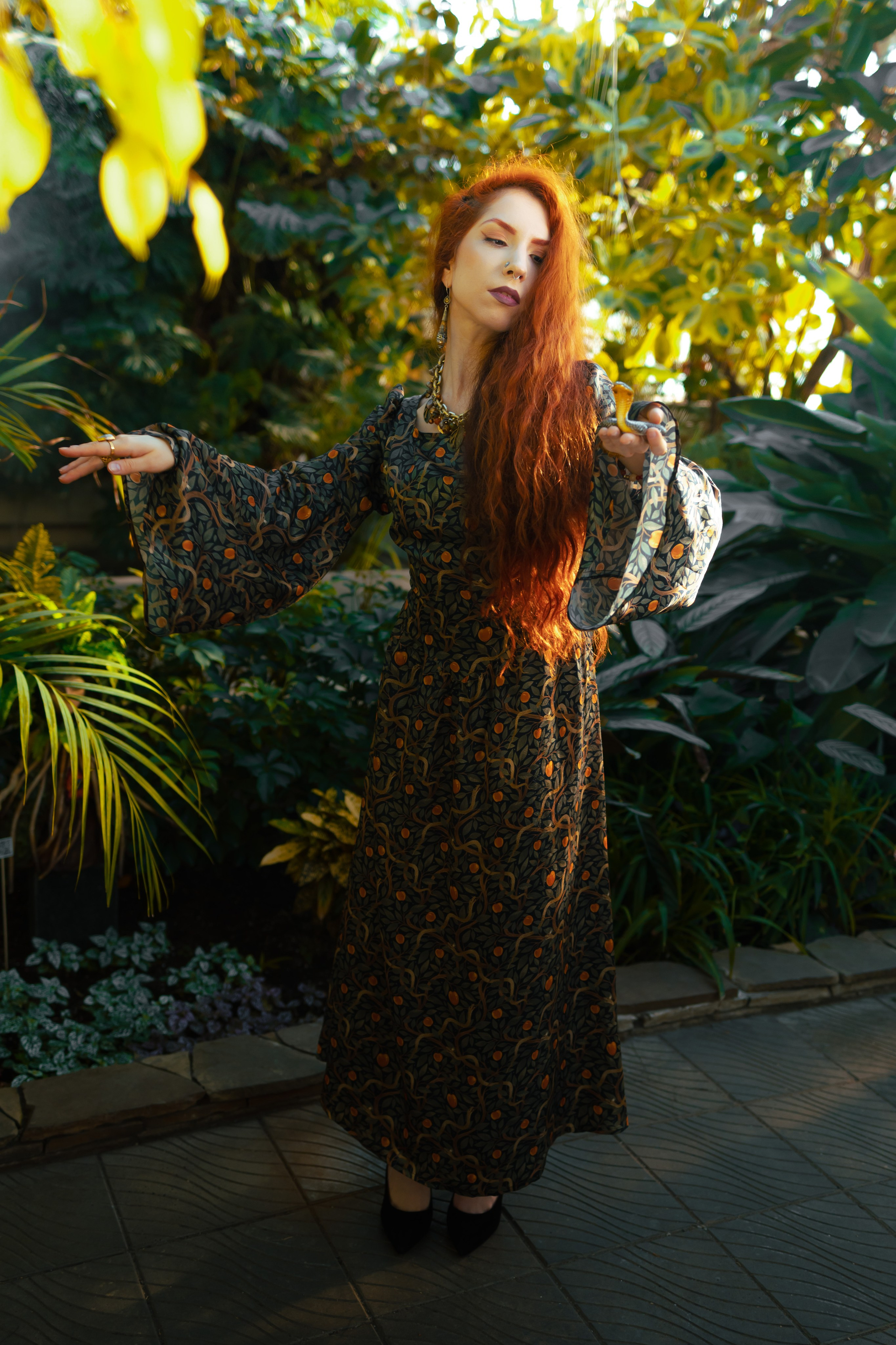 Съемка шёлковых платьев для PlantMyBones