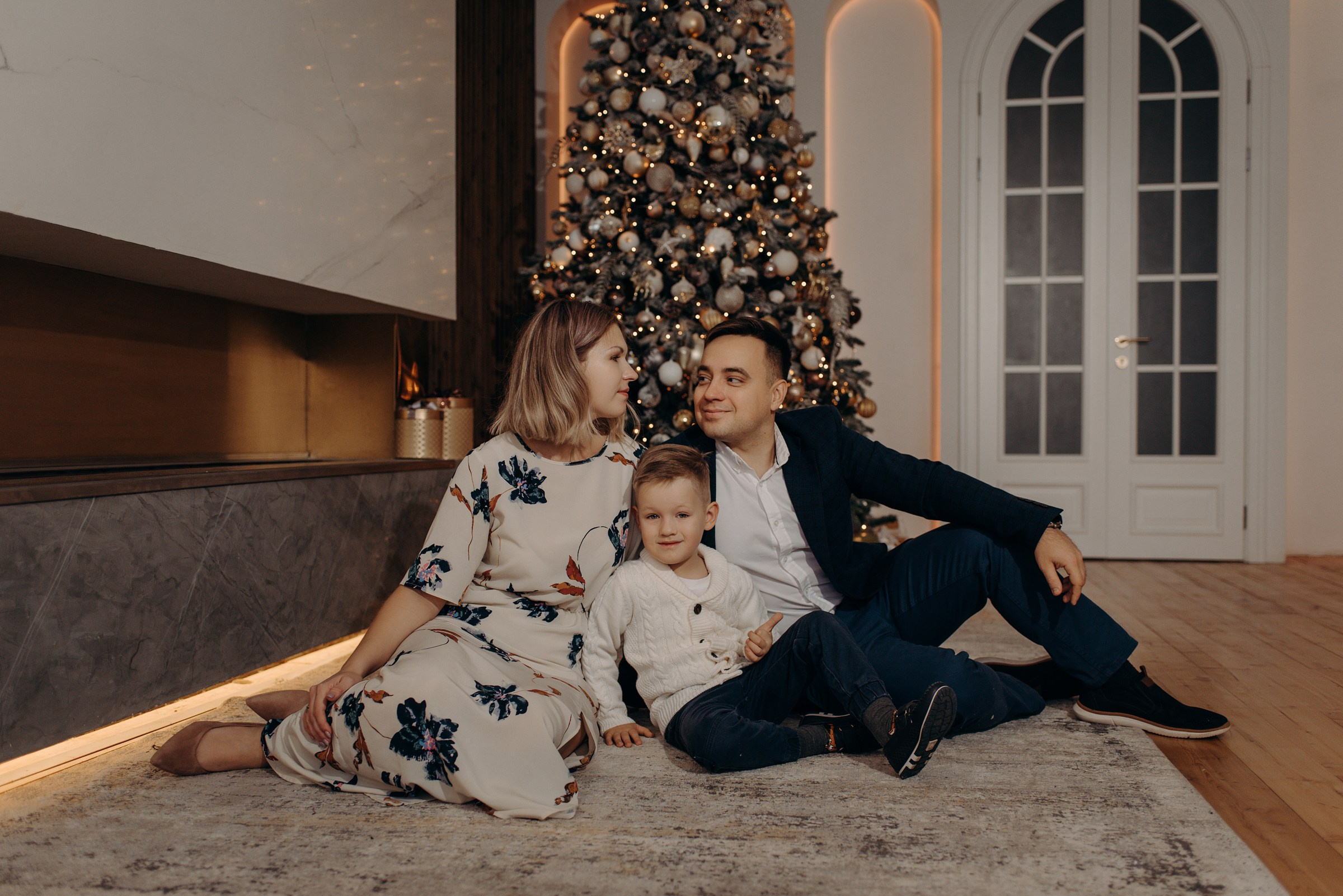 семейная новогодняя фотосессия в фотостудии