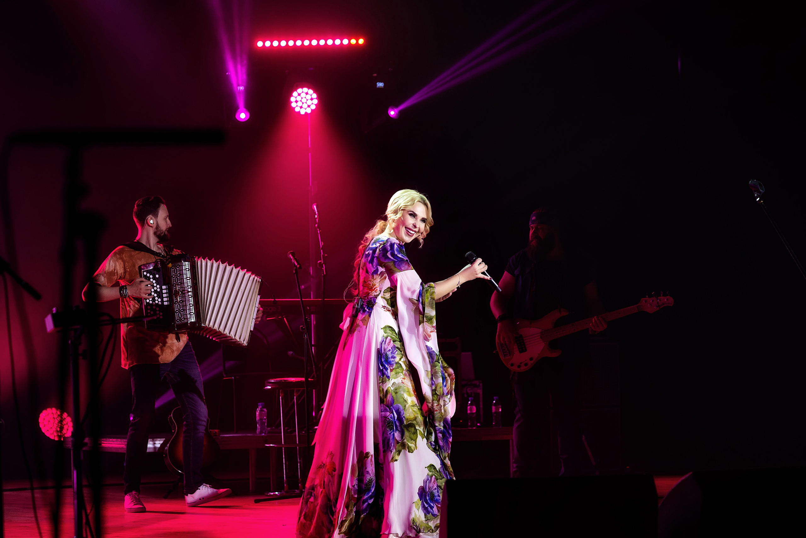 Концерт Пелагеи. Школьный, фэшн фотограф в Тюмени и в России Ирина Королева