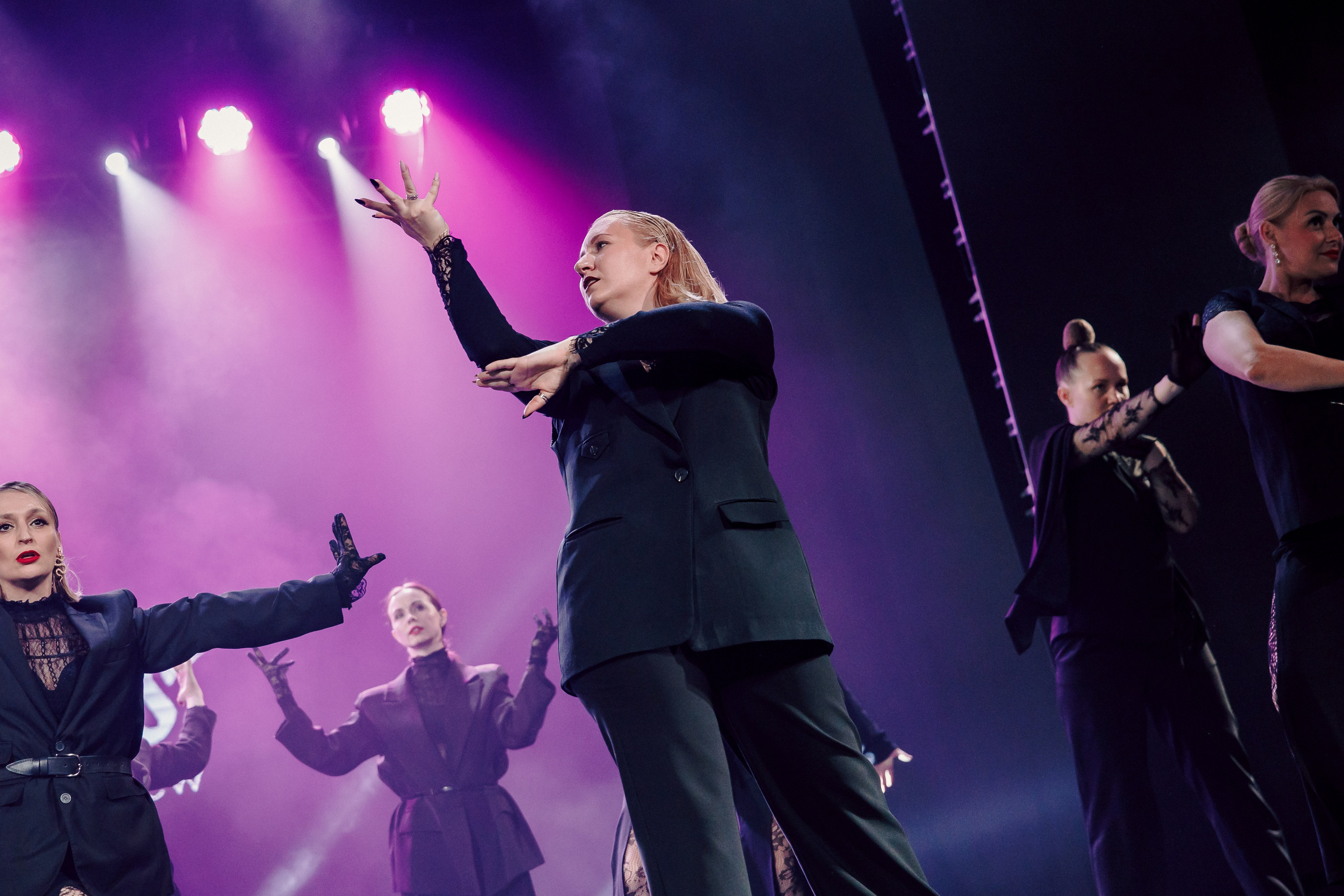 Отчётный концерт танцевальной школы «Red Rabbits» 2025. Лёшка Варзегов — фотограф