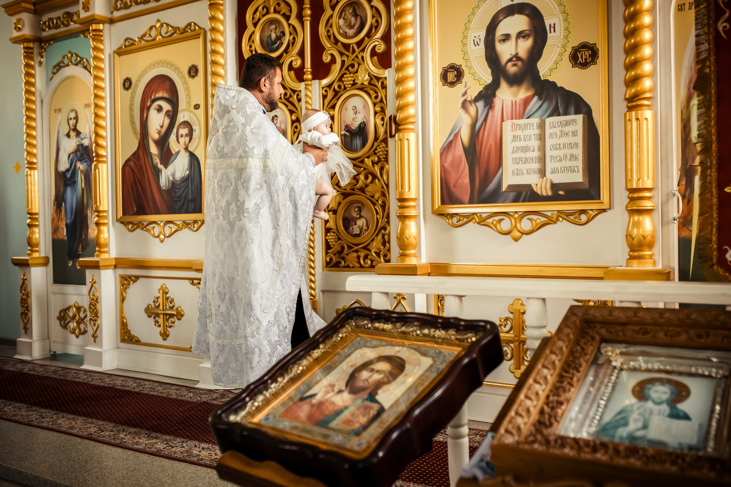 Крещение Милании и Эмилии