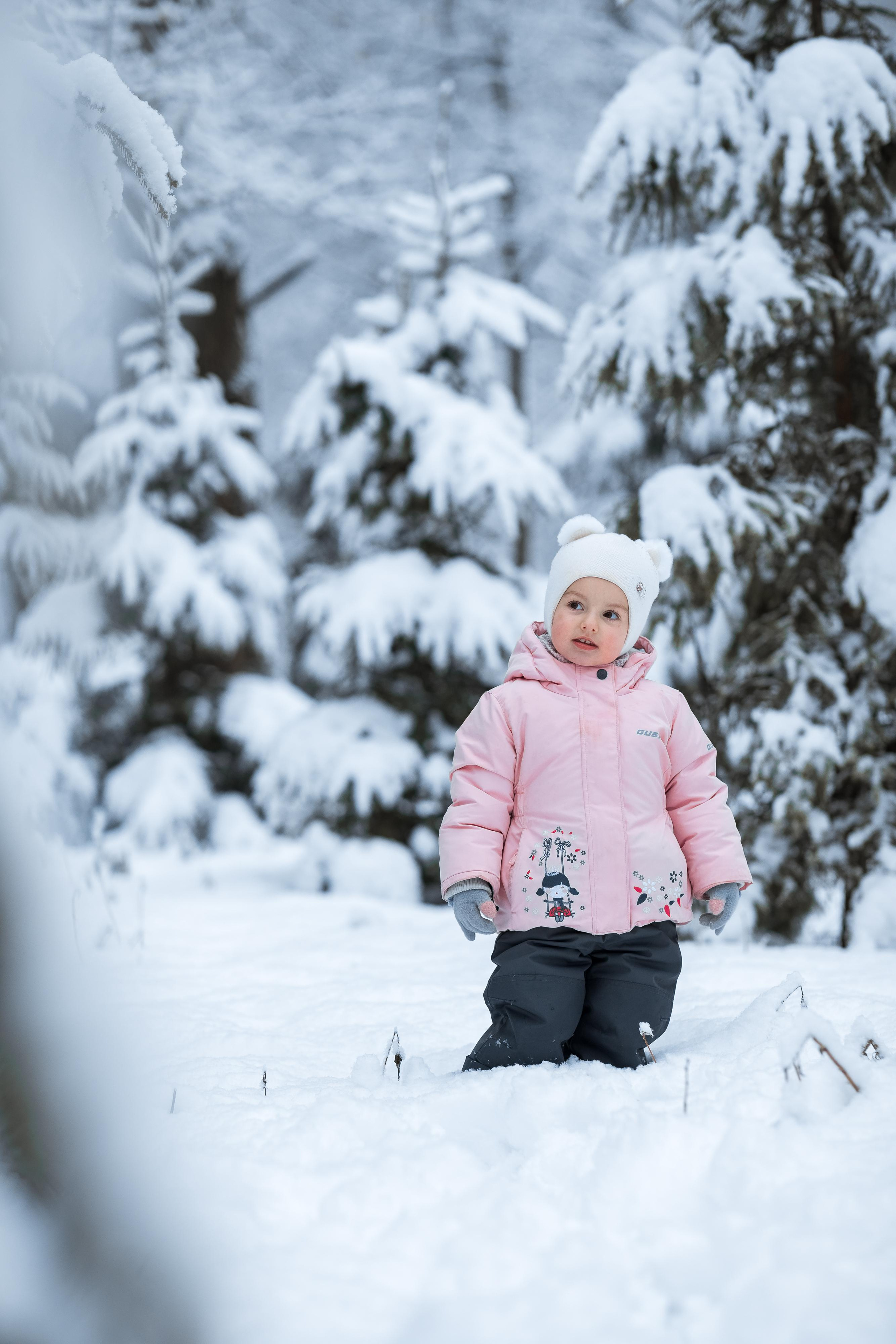 Софья и Василиса в заснеженном парке. Женский семейный фотограф Тула Москва Захарова Анна