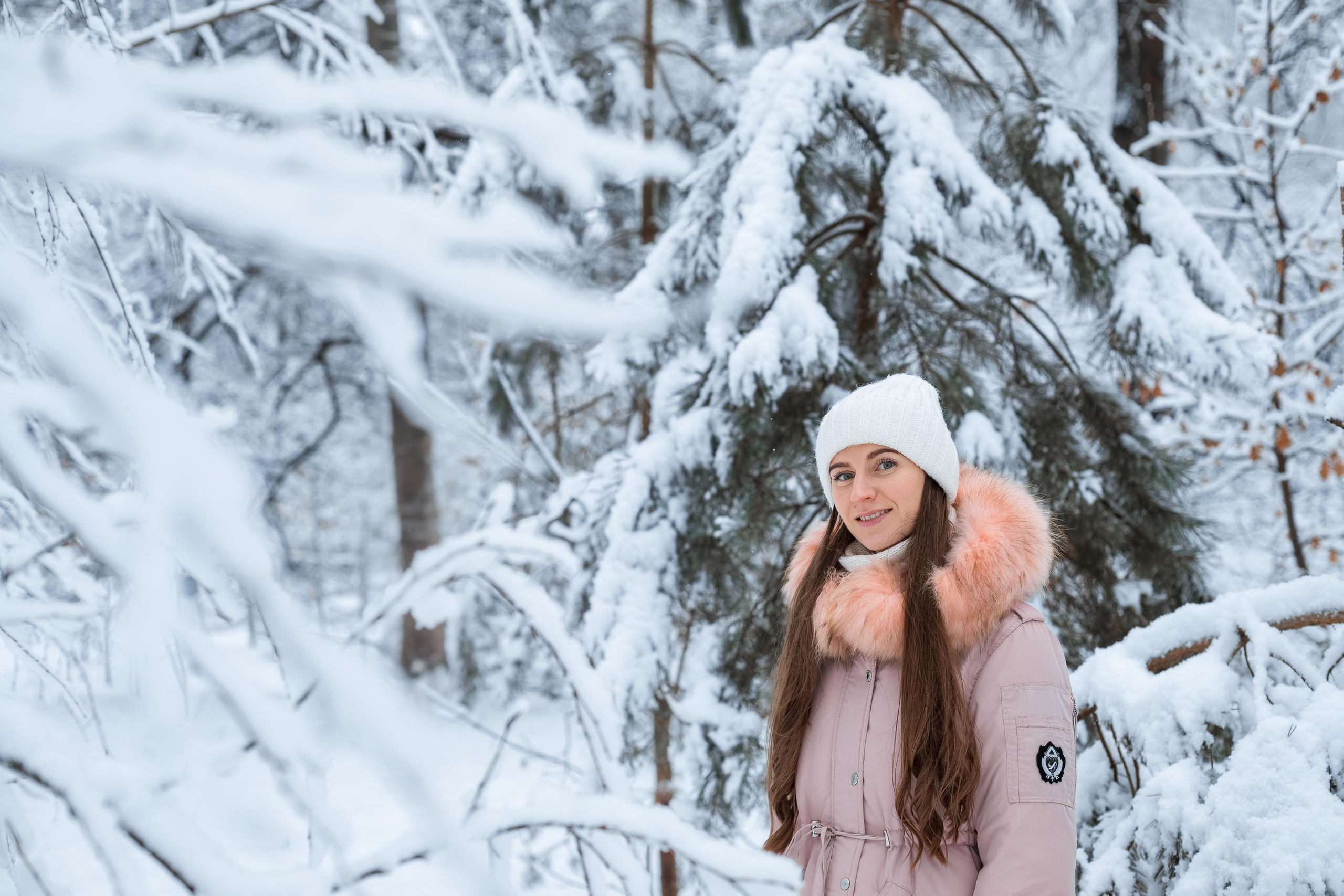 Софья и Василиса в заснеженном парке. Женский семейный фотограф Тула Москва Захарова Анна