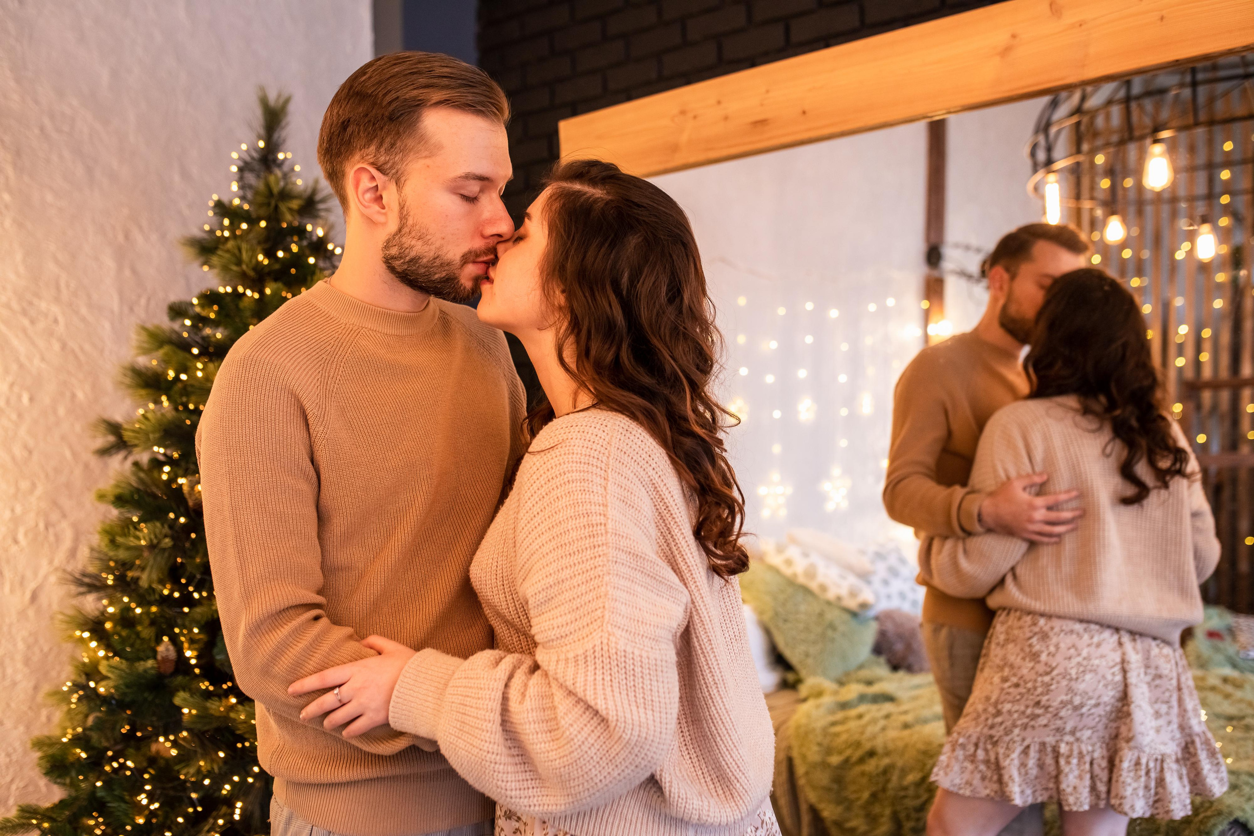 Вика и Саша новогодняя Lovestory. Женский семейный фотограф Тула Москва Захарова Анна