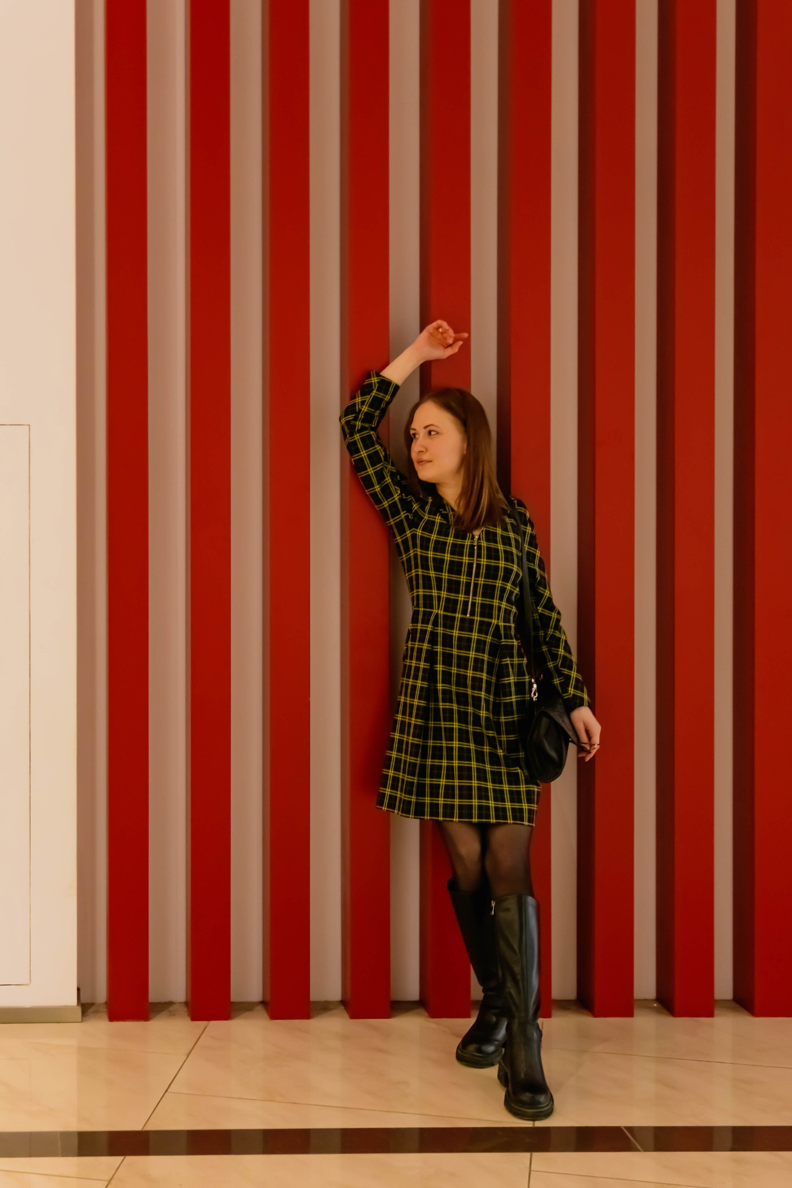 Маша в торговом центре. Фотограф Пермь. Фотосессия в фотостудии Перми и на свежем воздухе