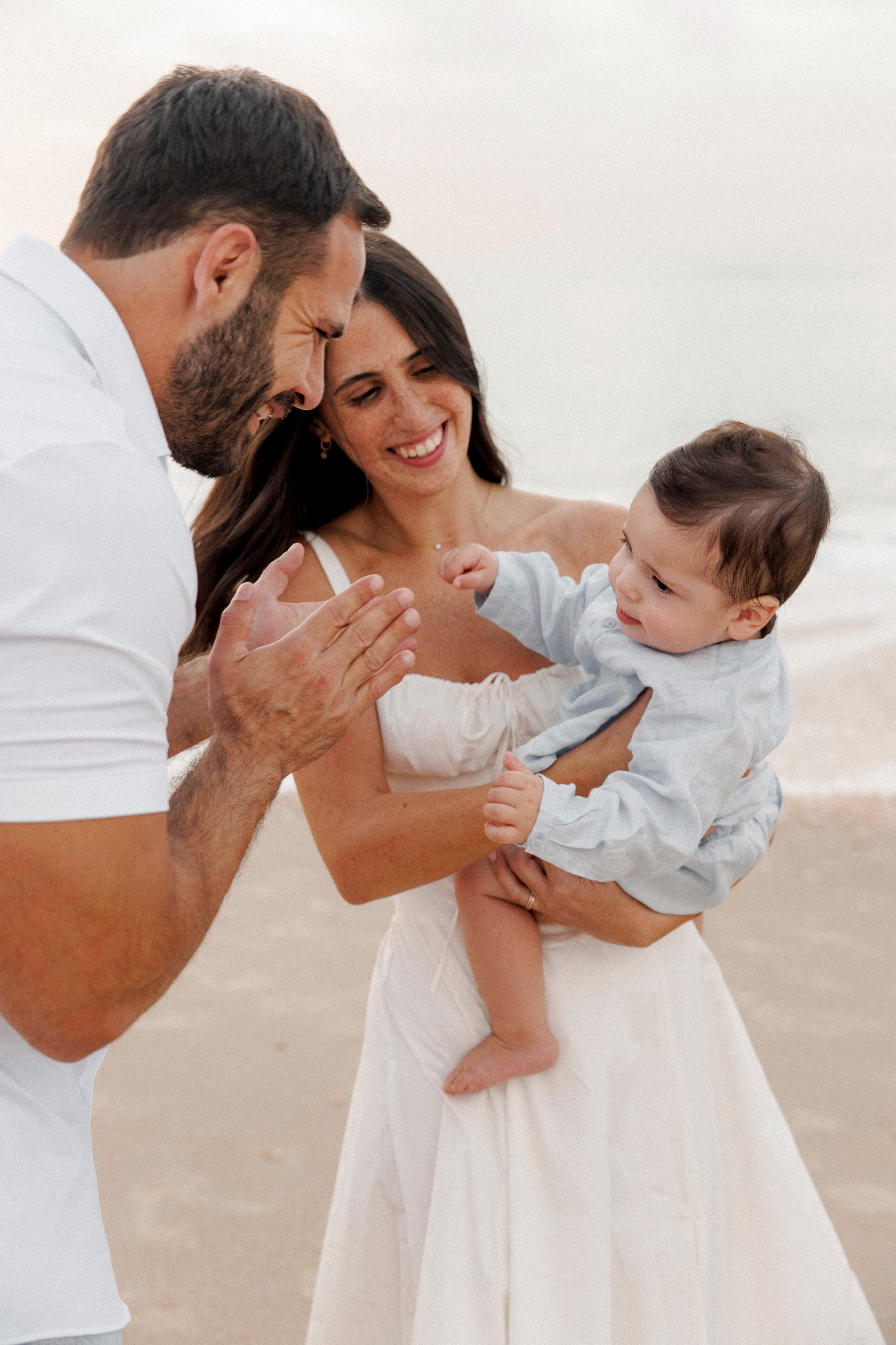 First year family photos near the sea. Главная