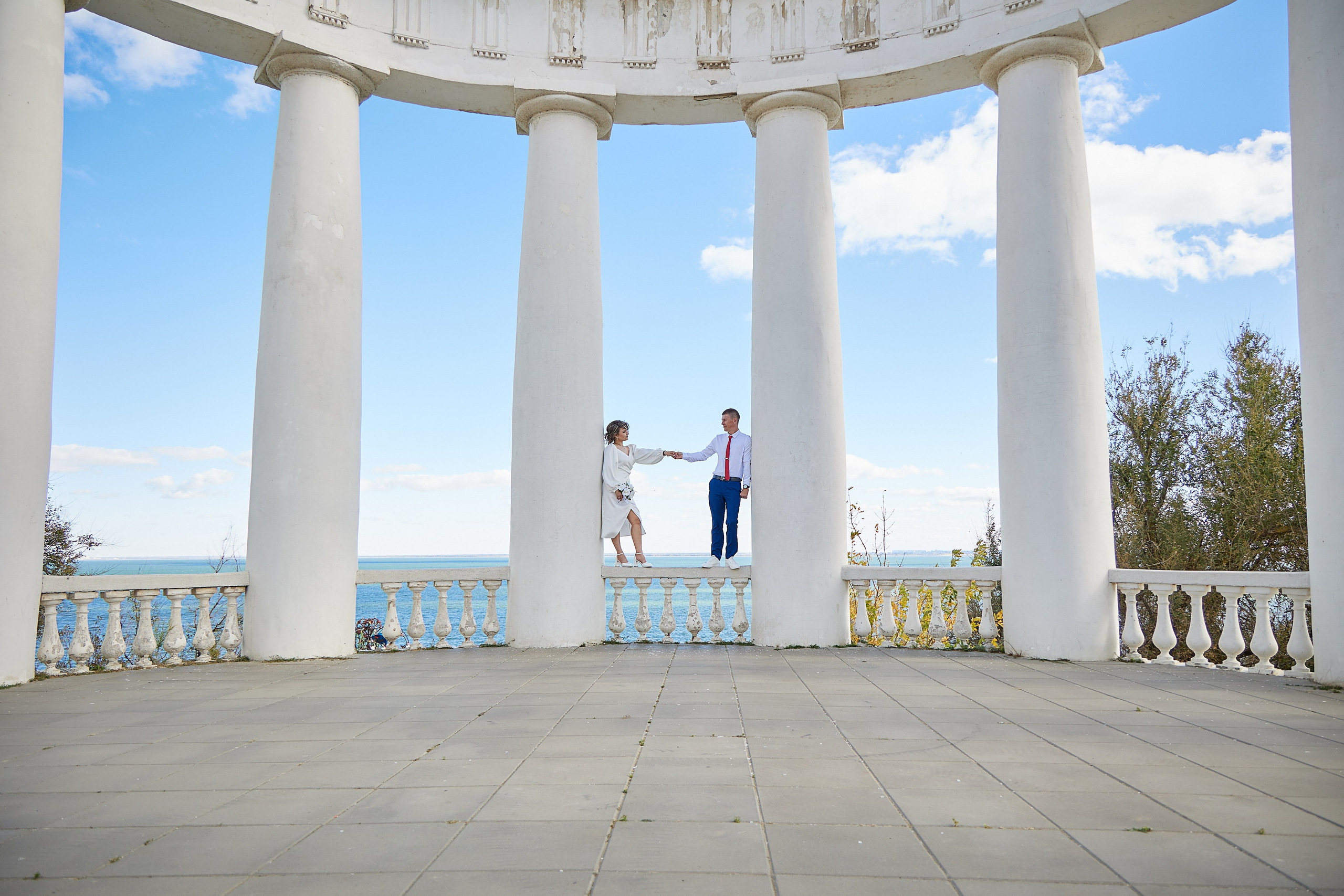 Фотосъемка в ЗАГСе, прогулка молодых, банкет