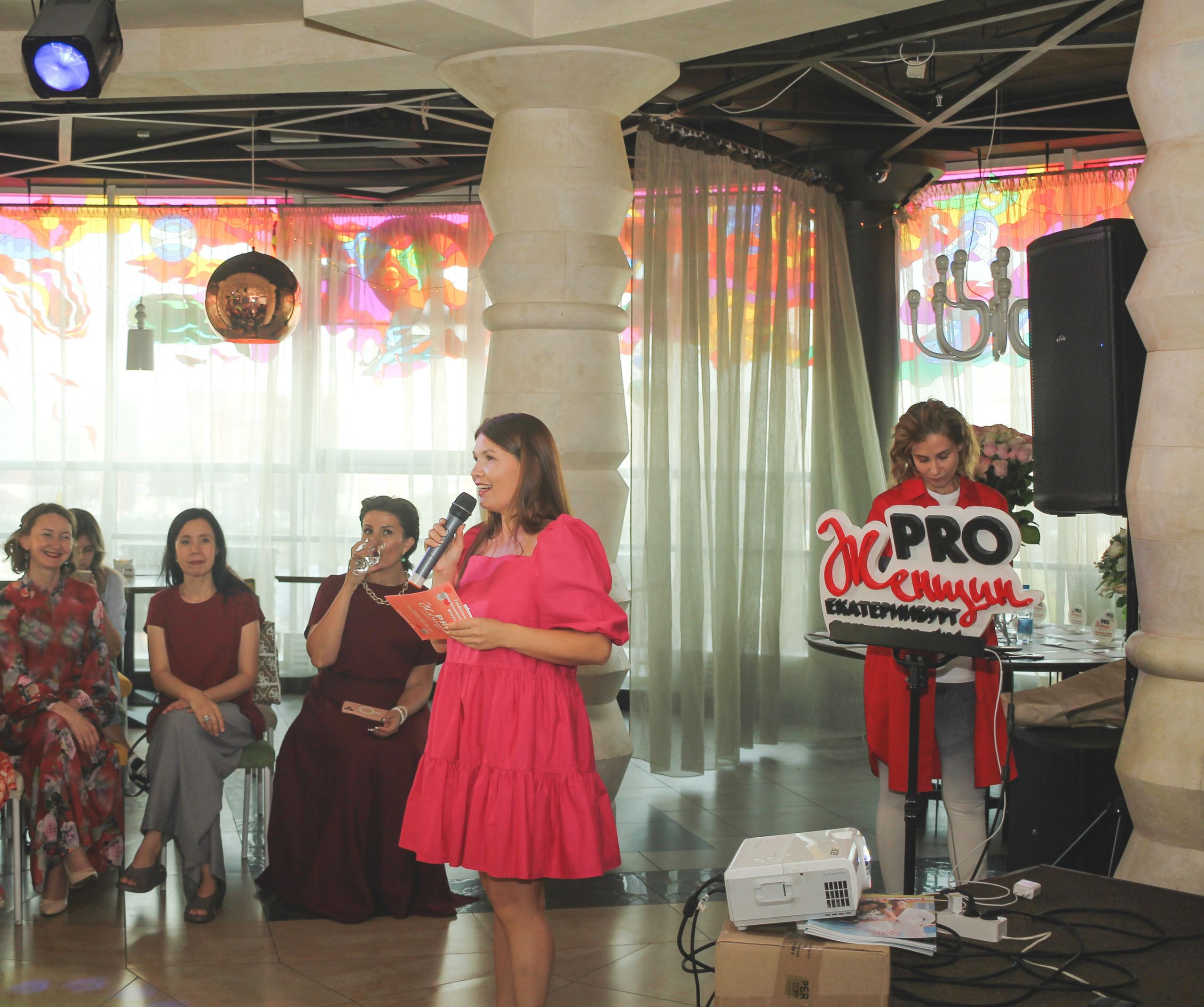 PRO Женщин, кафе Планетарий. Фотограф из Первоуральска Роман Заиченко