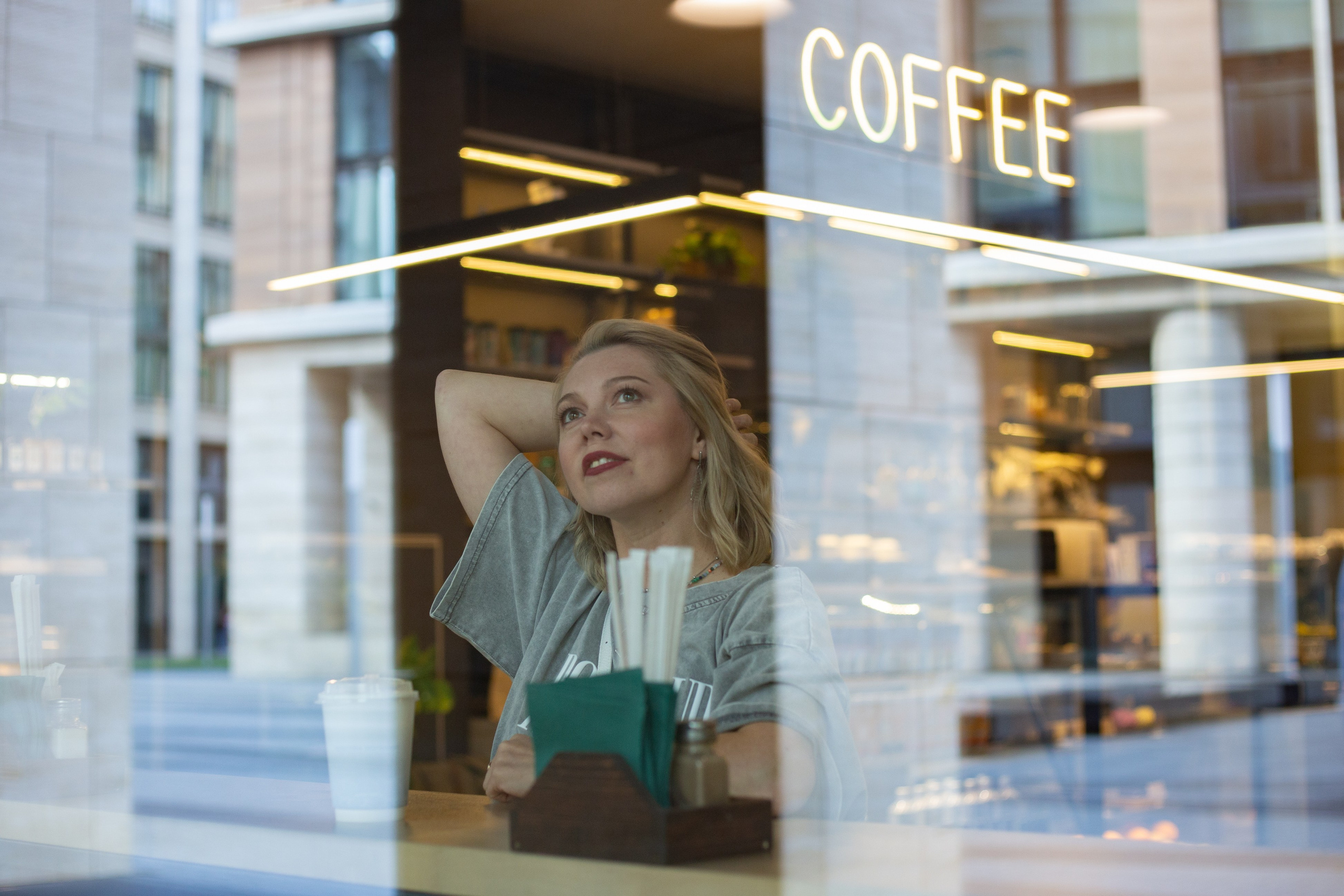 Анонс фотосессии для прекрасной Ольги — стилиста по прическам, мастера визажиста и просто красавицы. Художественный и репортажный фотограф в Санкт-Петербурге Виктория Никитина