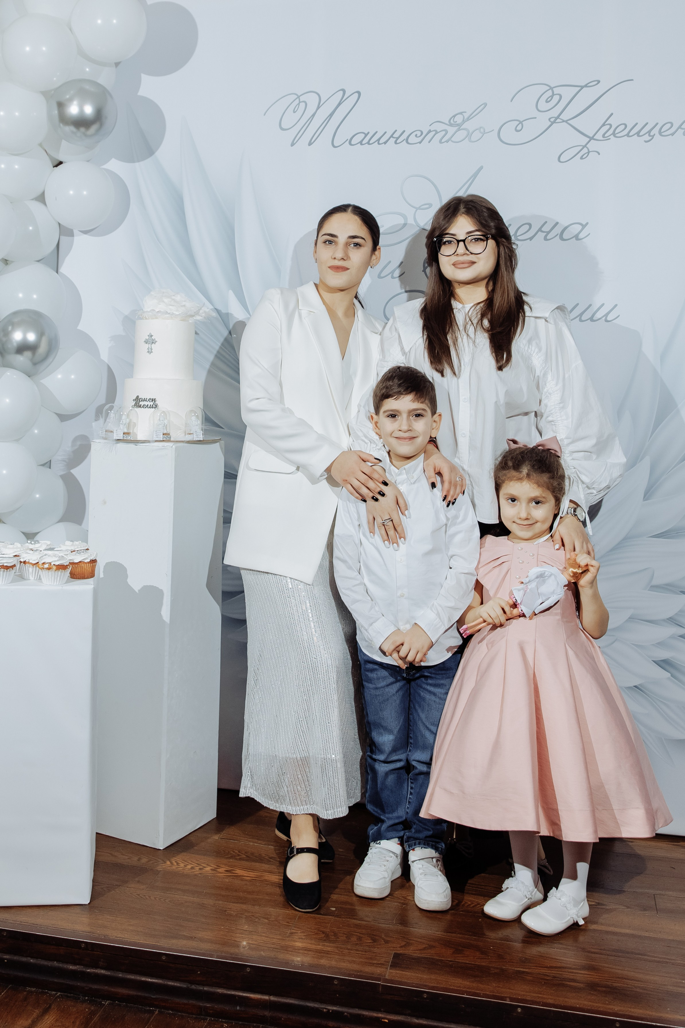 Крестины и день рождения. Семейный фотограф на крещение и венчание