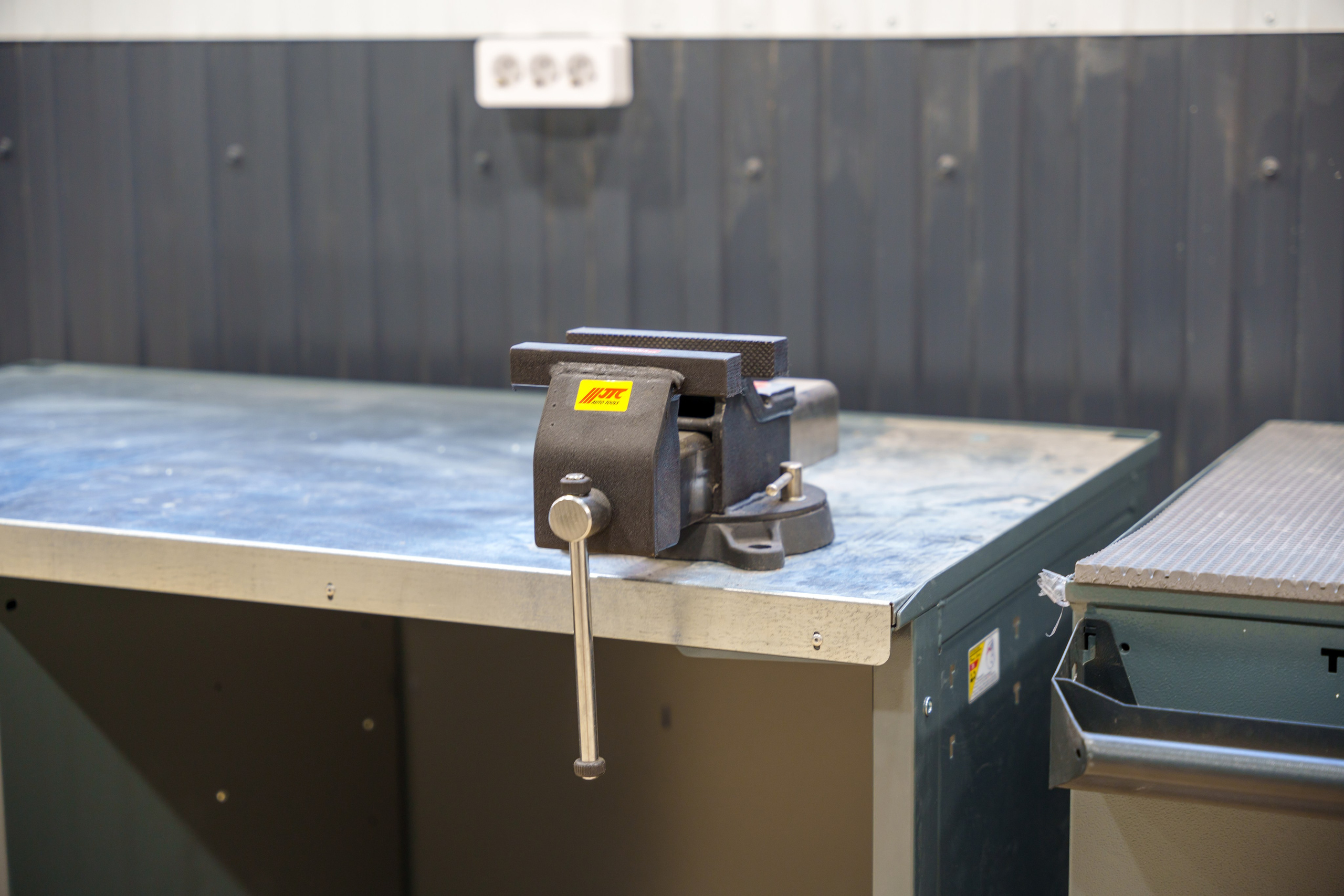 Интерьерная фотосъемка автосервиса Fit Service в Краснодаре — Профессиональная фотосъемка интерьера техцентра в Краснодаресеть СТО. Шедевры для Вас! Фотограф и Видеограф в Краснодаре Пахиев Руслан