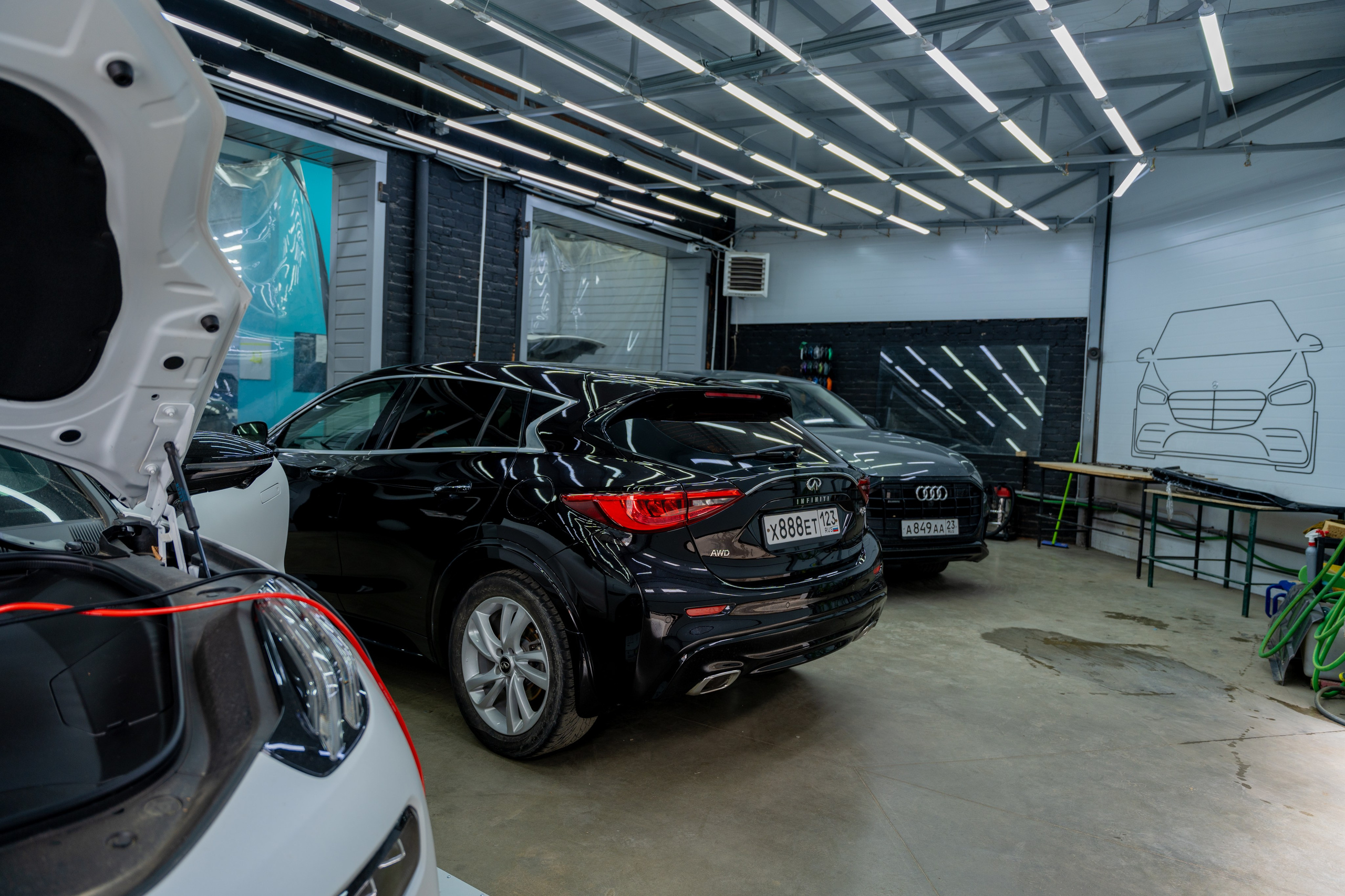 Интерьерная фотосъемка автосалона Elrus в Краснодаре. Zeekr, LiXiang Профессиональная фотосъемка интерьера премиум-автосалона в Краснодаре. Шедевры для Вас! Фотограф и Видеограф в Краснодаре Пахиев Руслан