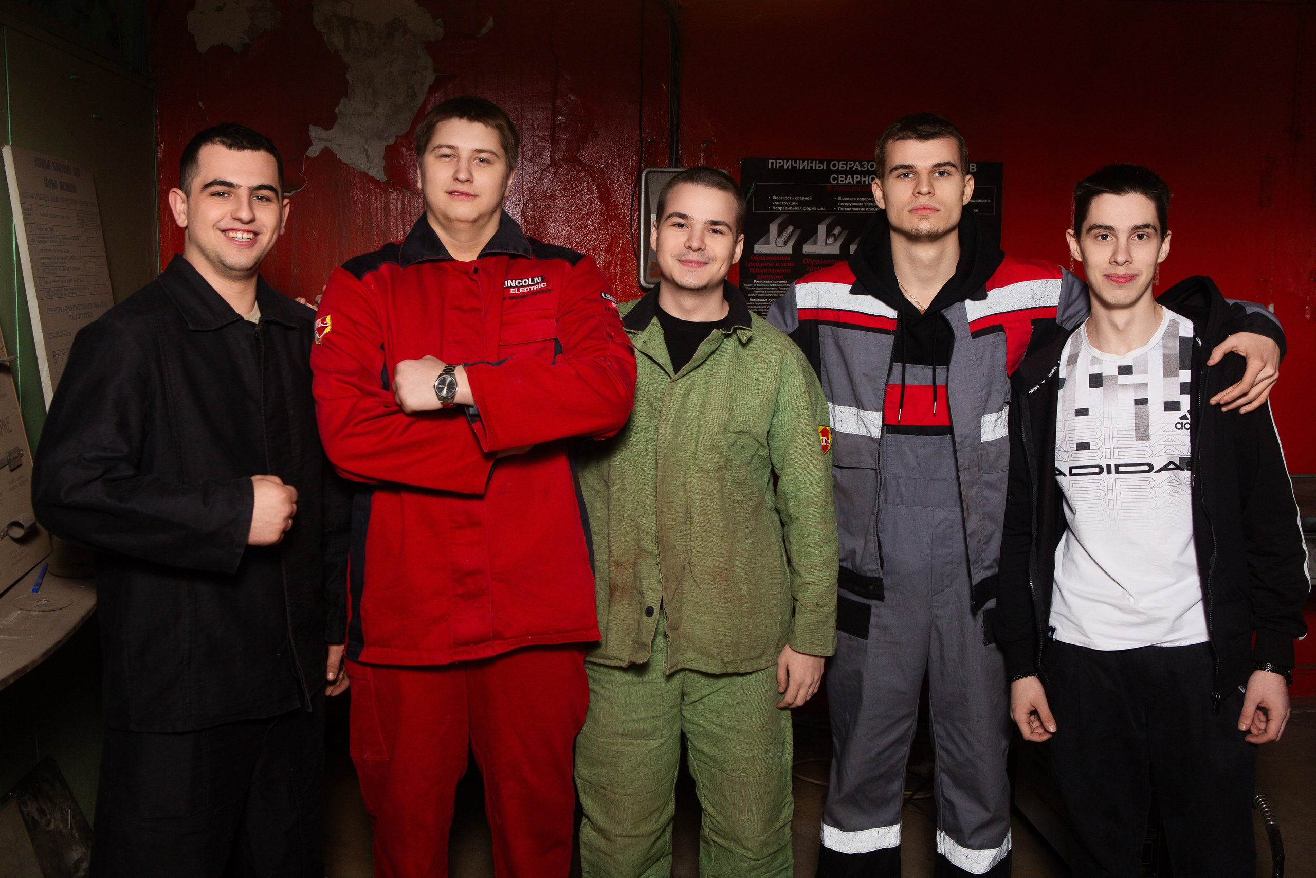 Фотосессия в Цеху для Выпускников Сварочного Производства | Твой Альбом Мценск. ТВОЙ АЛЬБОМ / ТВОИ ПРАВИЛА