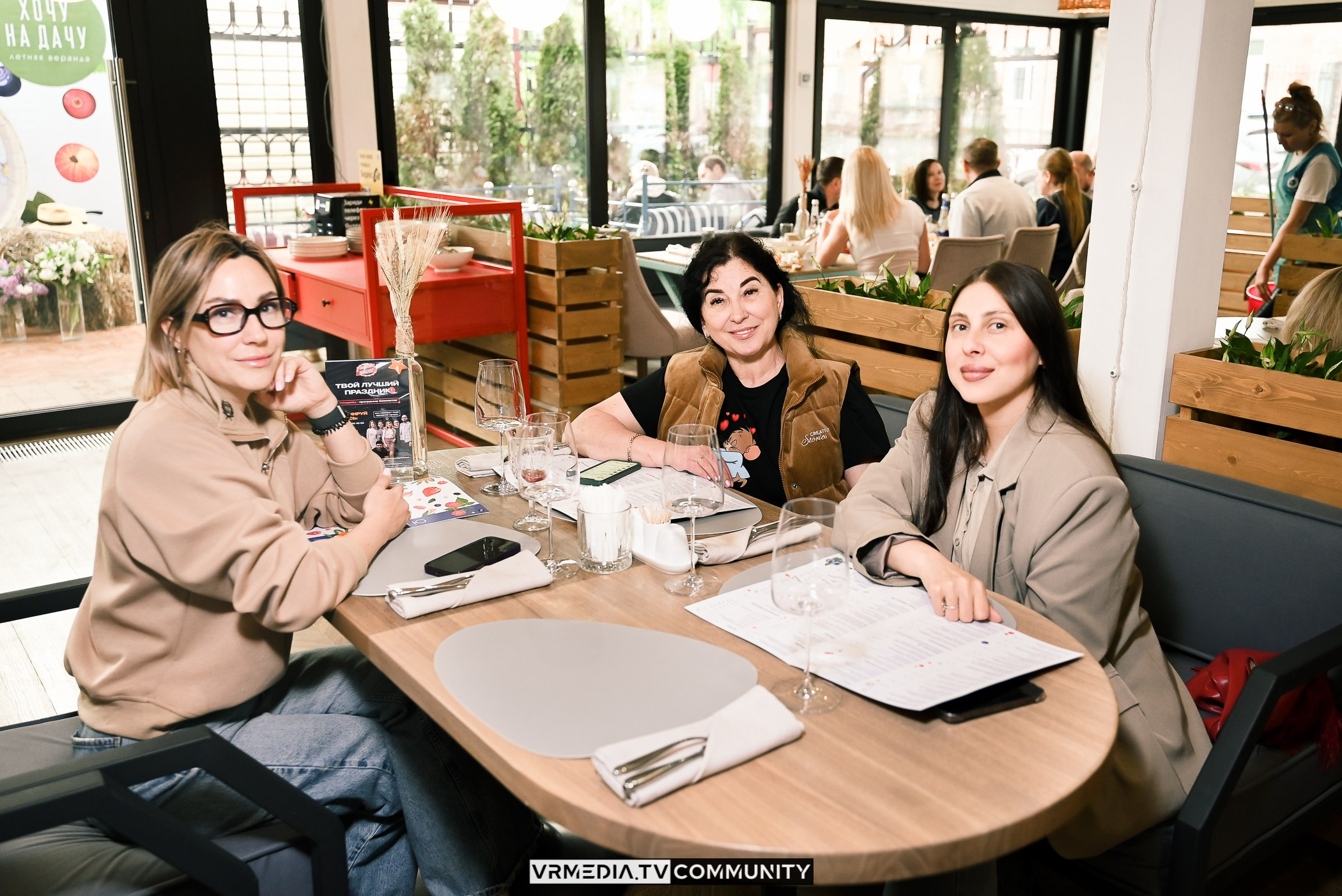 Ресторан «Volna»: Открытия летней веранды «Хочу на дачу»
